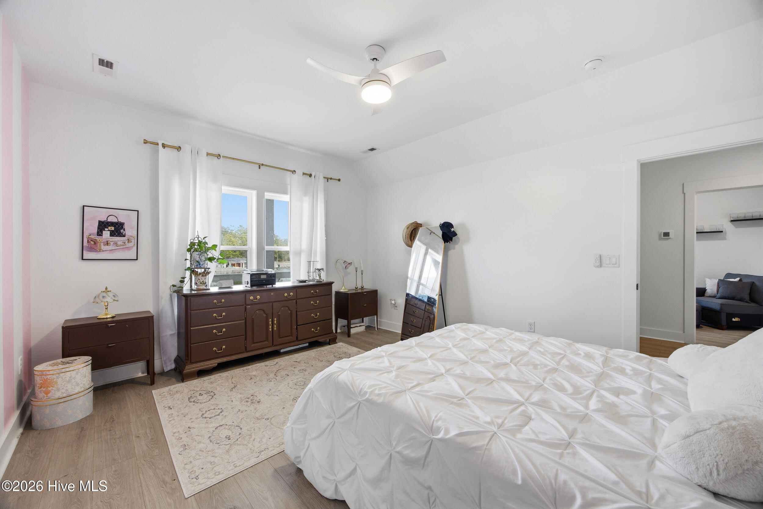 100558595 | Photo 43