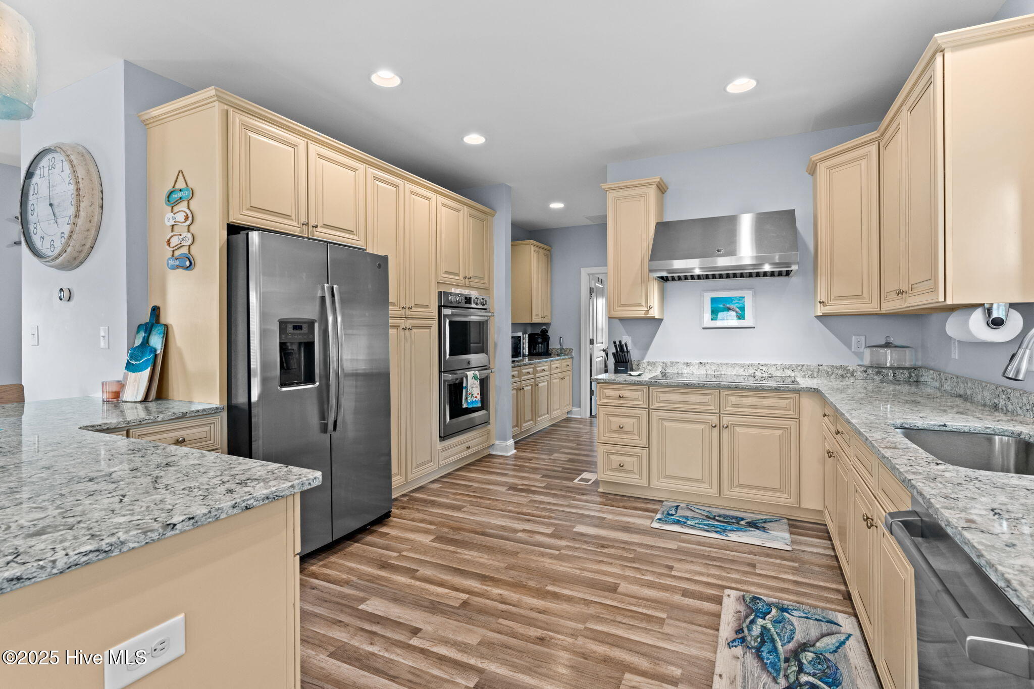 100532717 | Photo 13