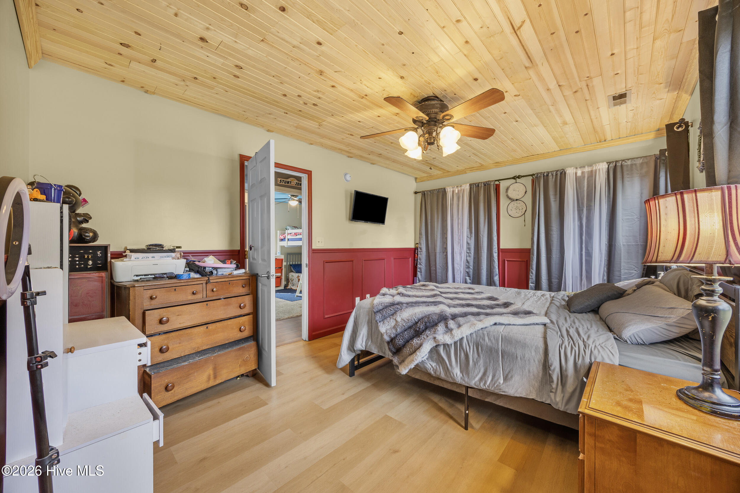 100565830 | Photo 17