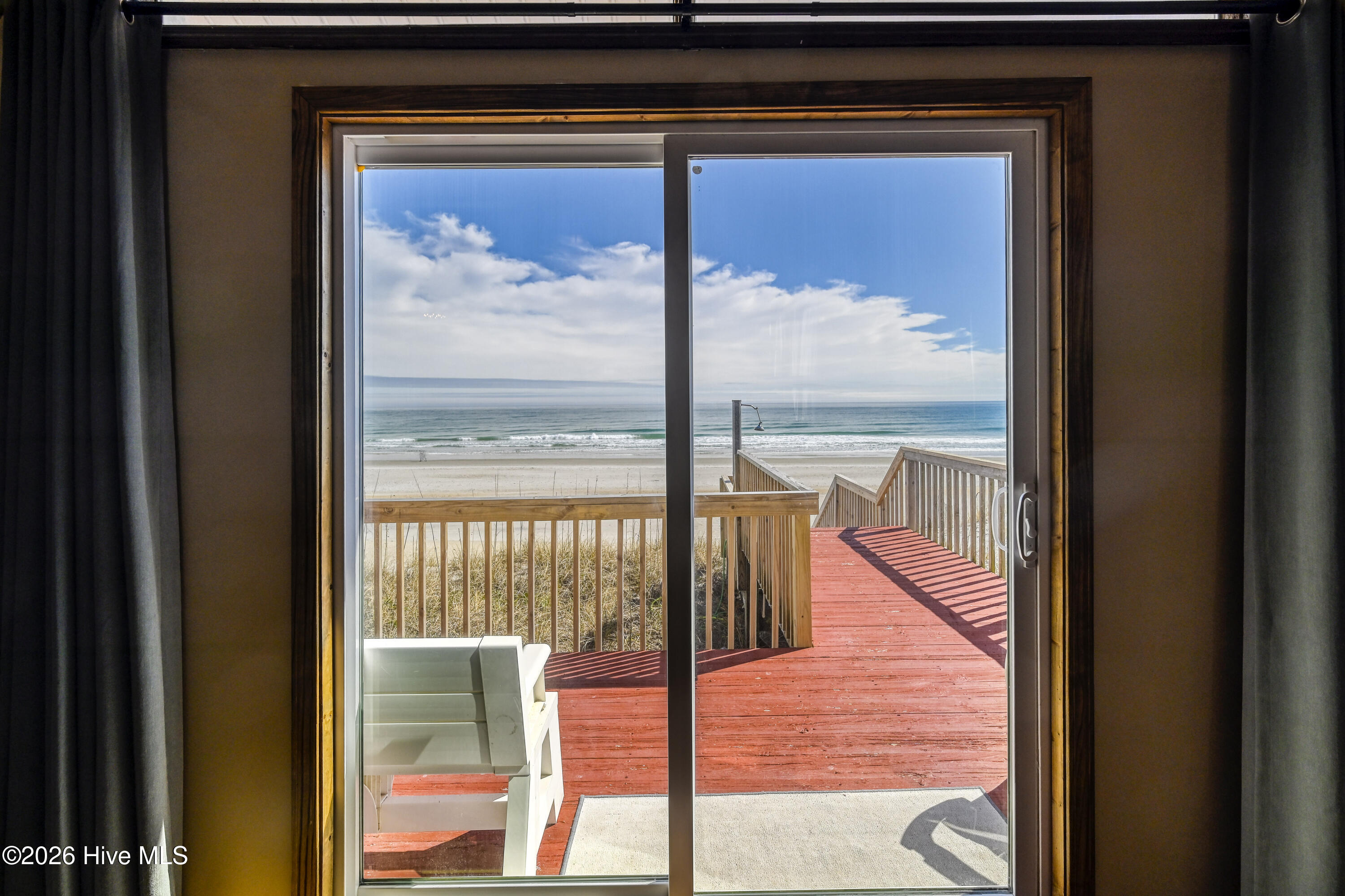 100557799 | Photo 16