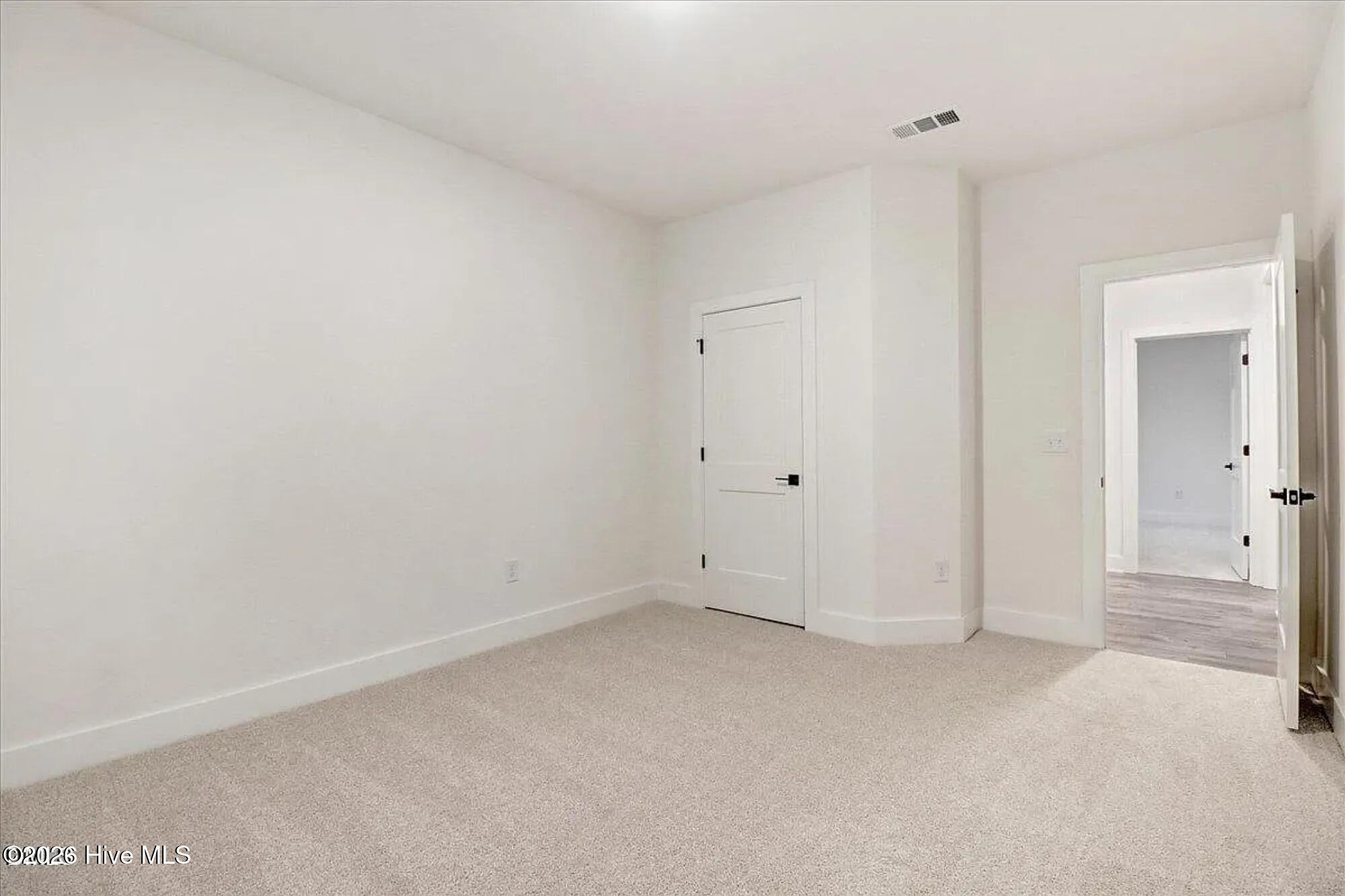 100573341 | Photo 13