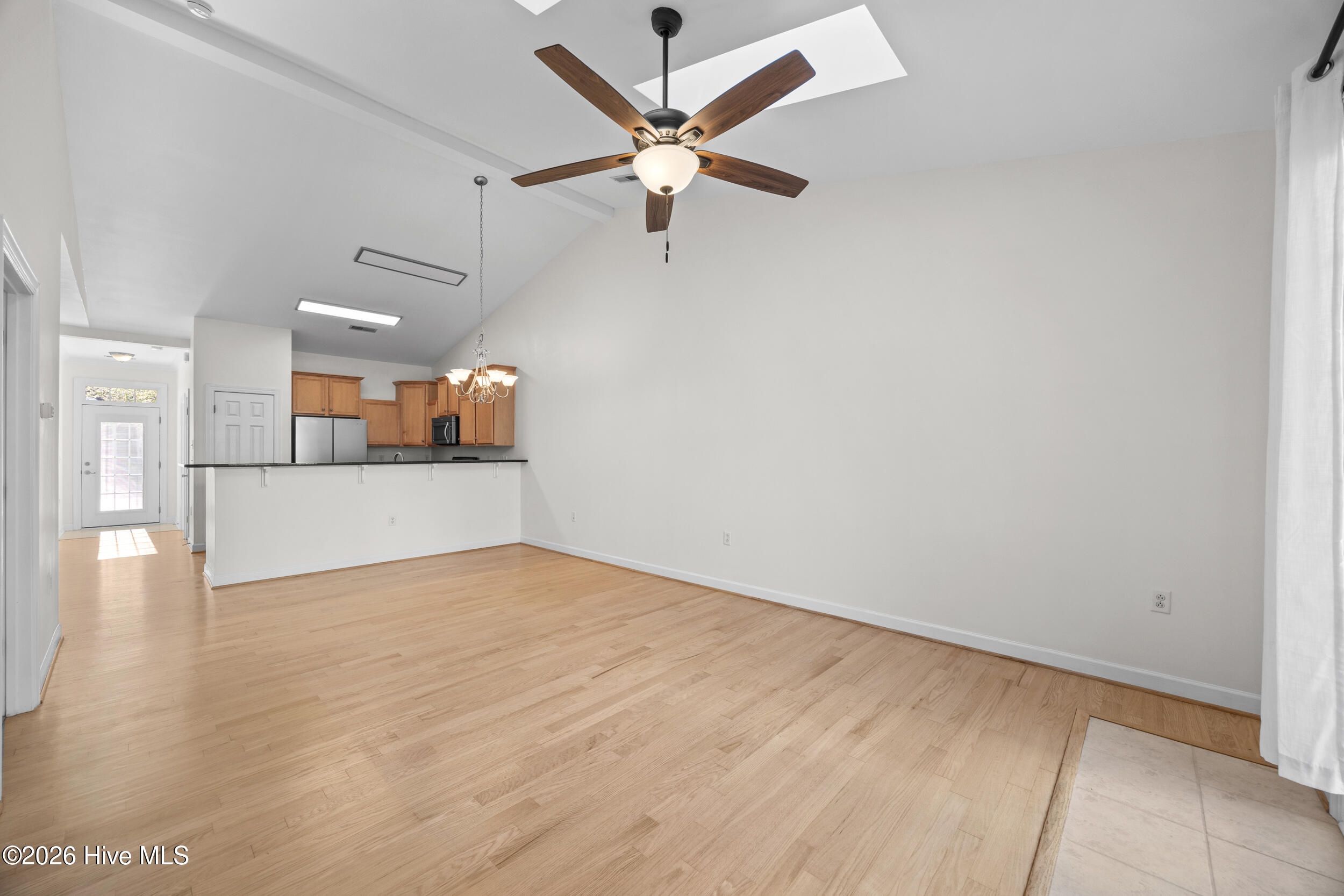 100566827 | Photo 21