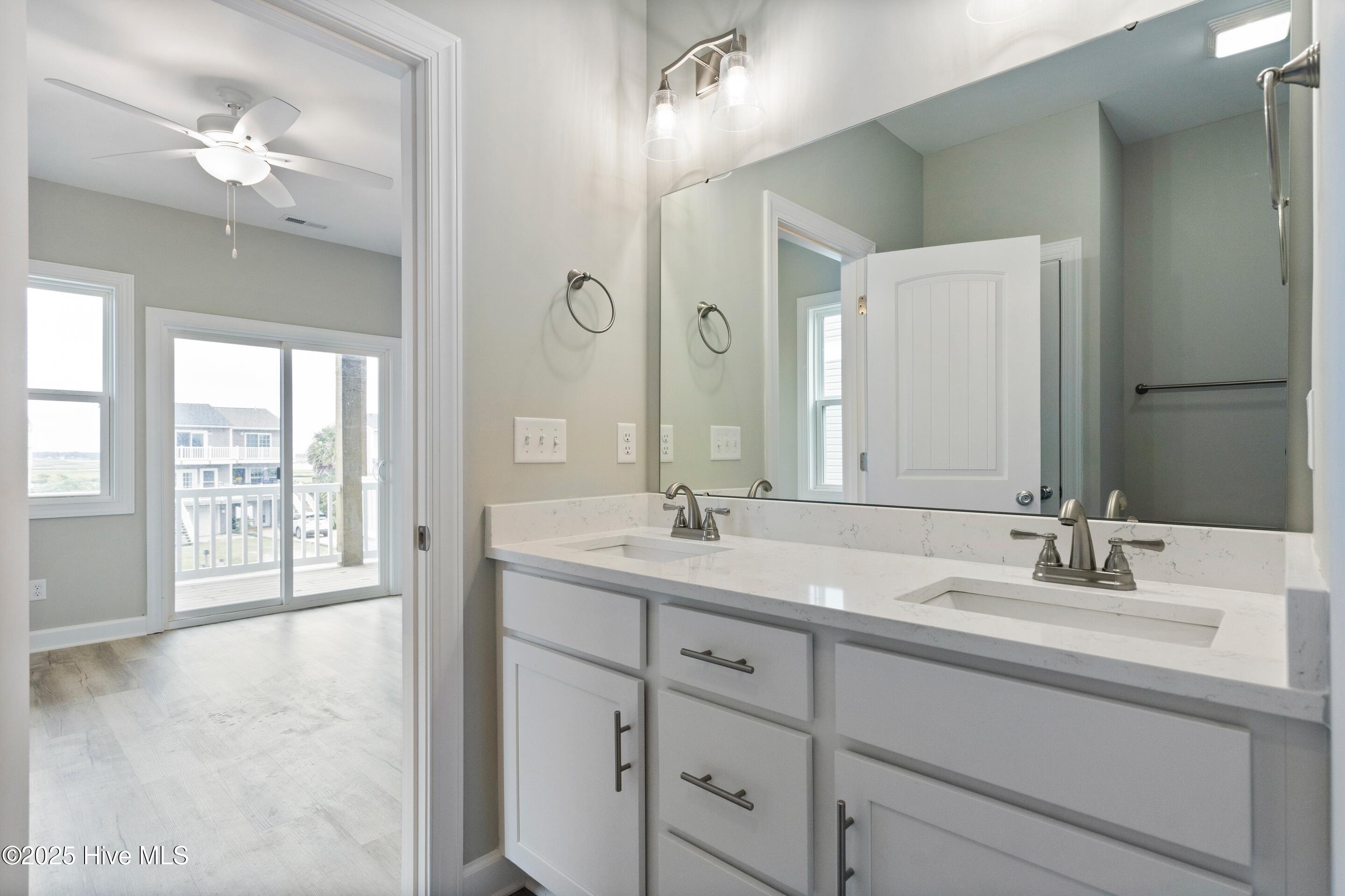 100525905 | Photo 13