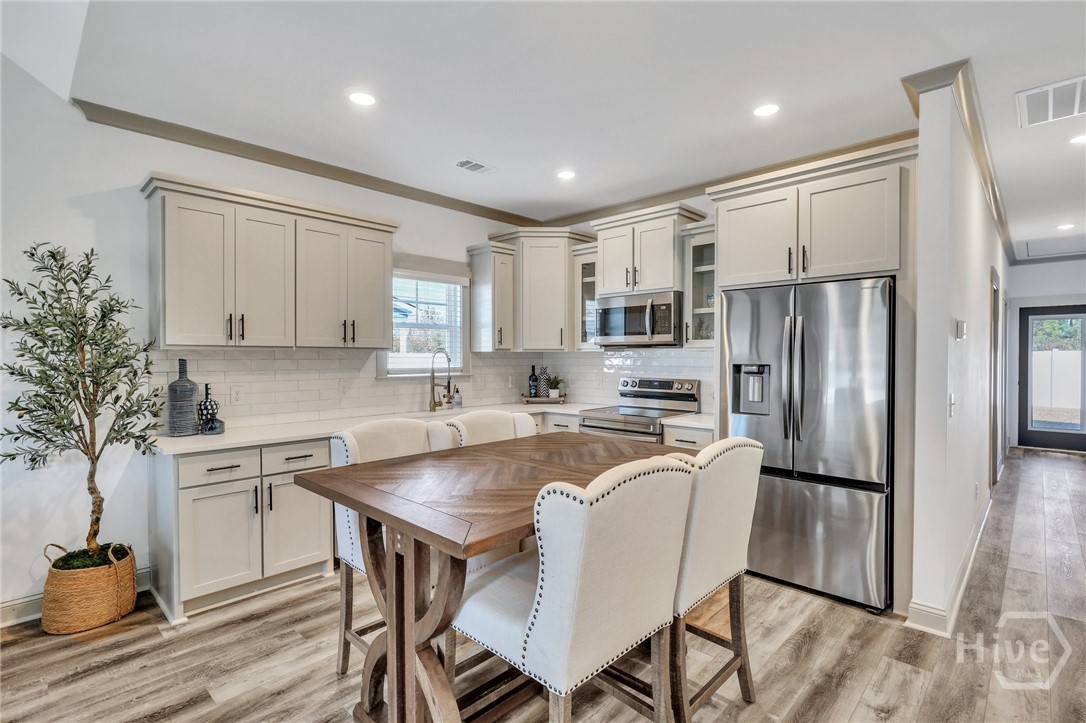 PHOTOS OF A PREVIOUSLY BUILT BRINSON PLAN BY LAWRENCE ALEXANDER HOMES.