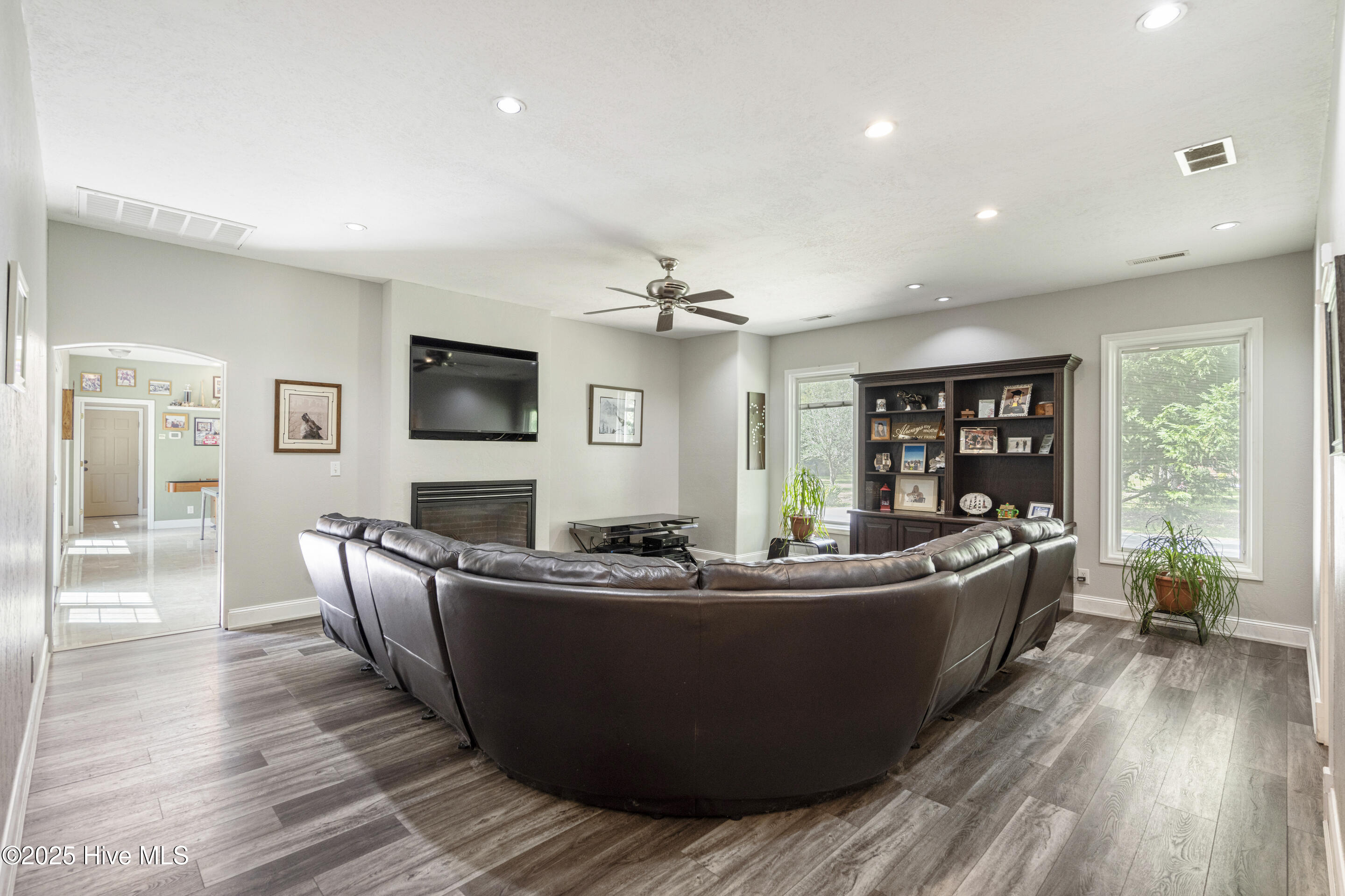 100569480 | Photo 29