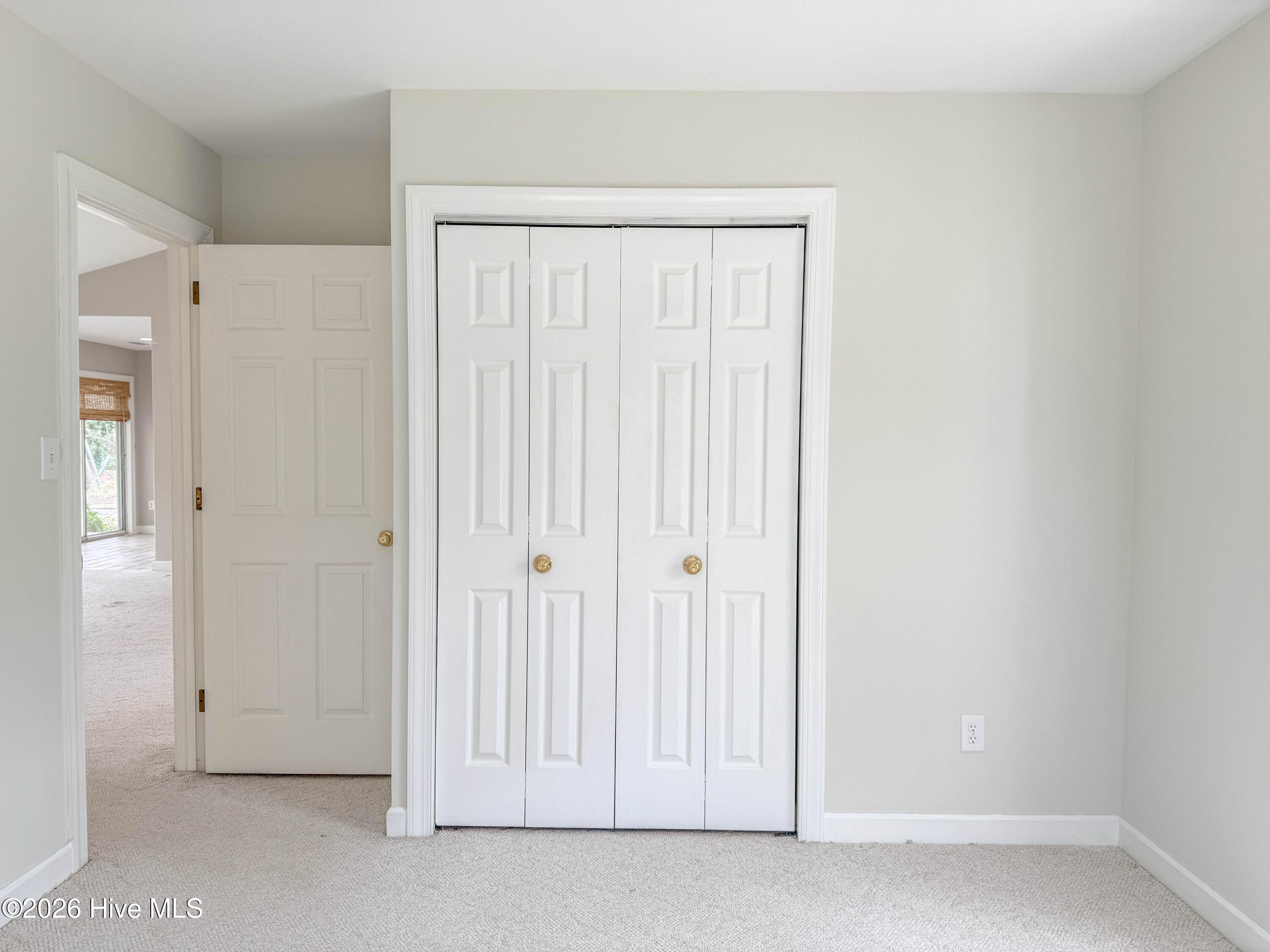 100562741 | Photo 48