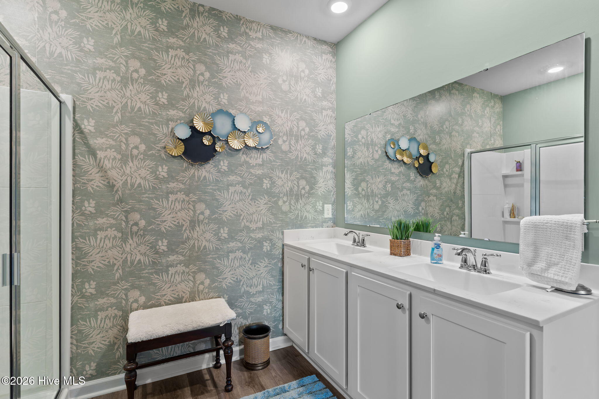 100569205 | Photo 34