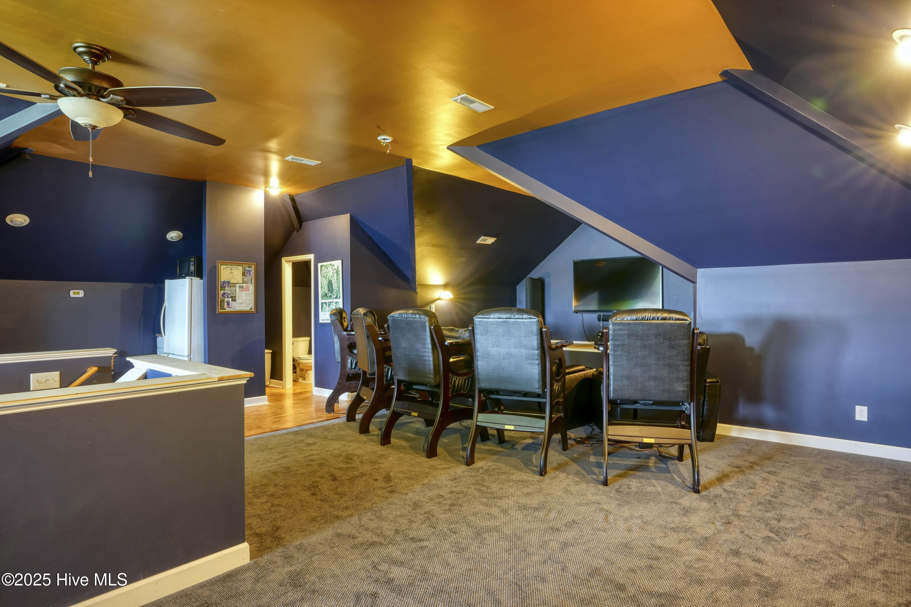 100512986 | Photo 53