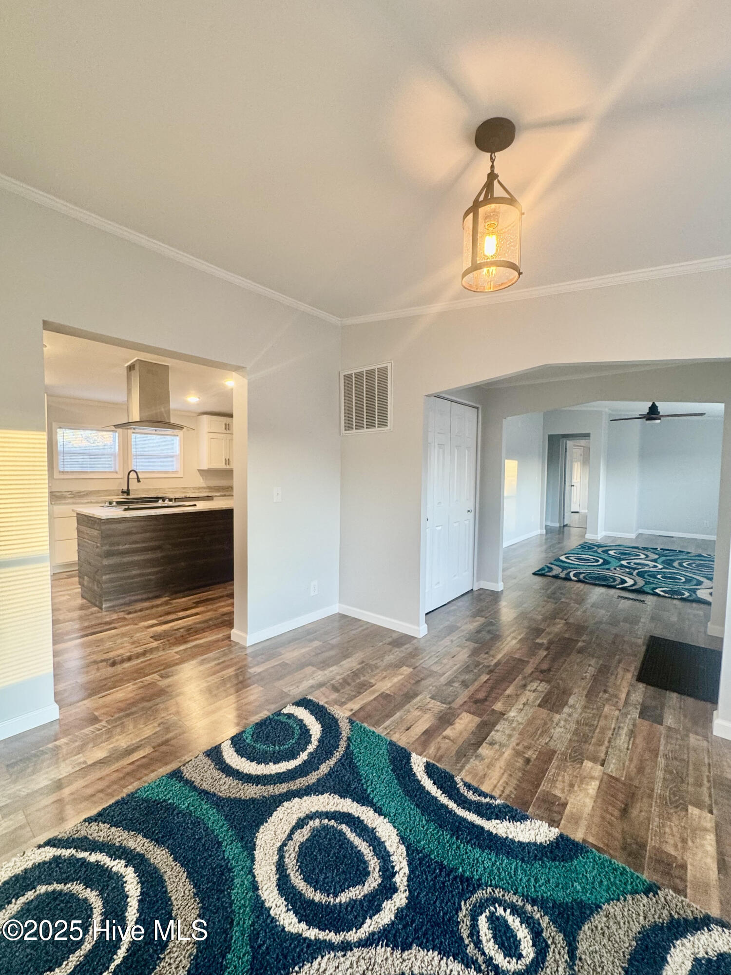 100546285 | Photo 11