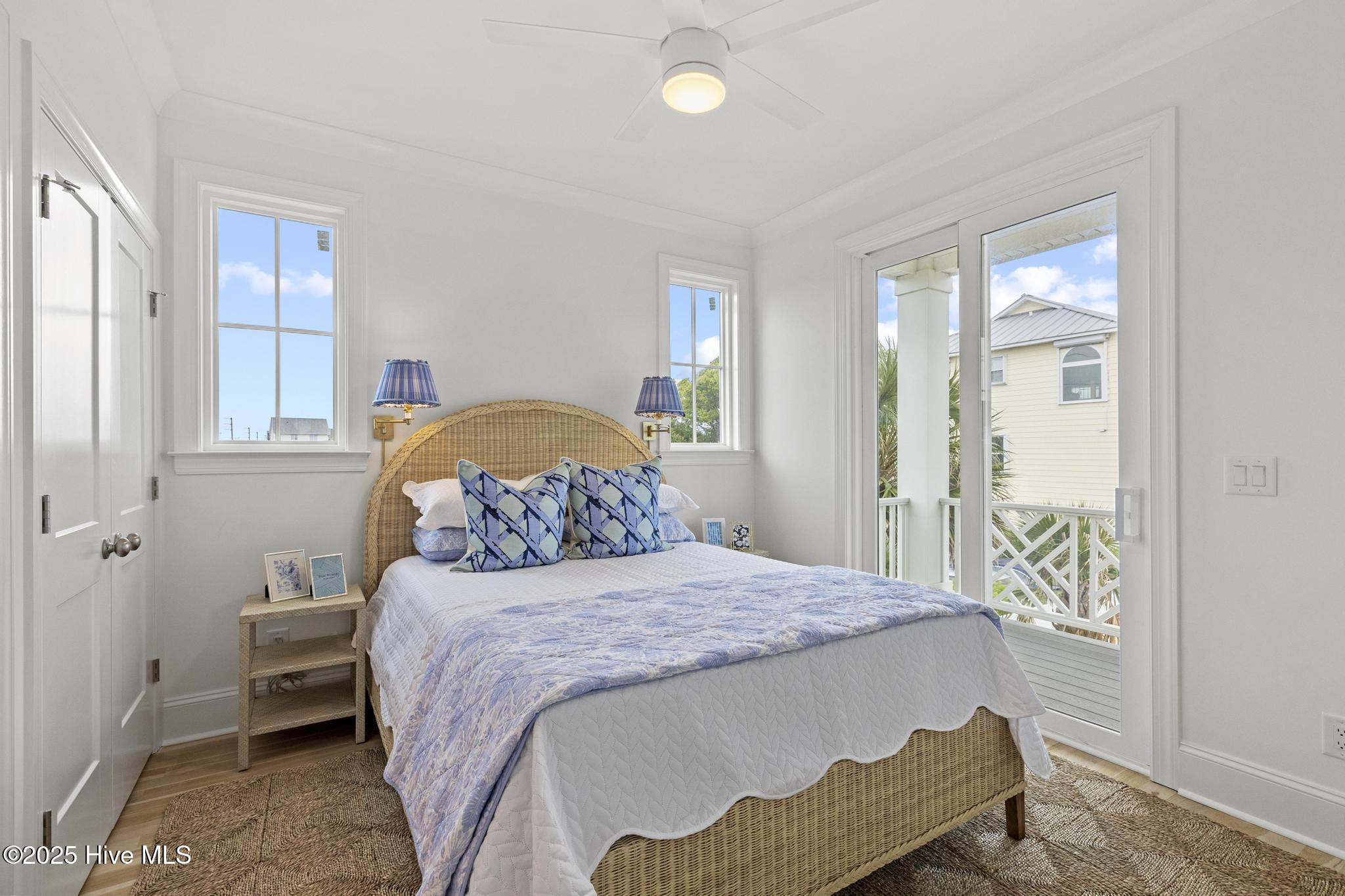 100565849 | Photo 26