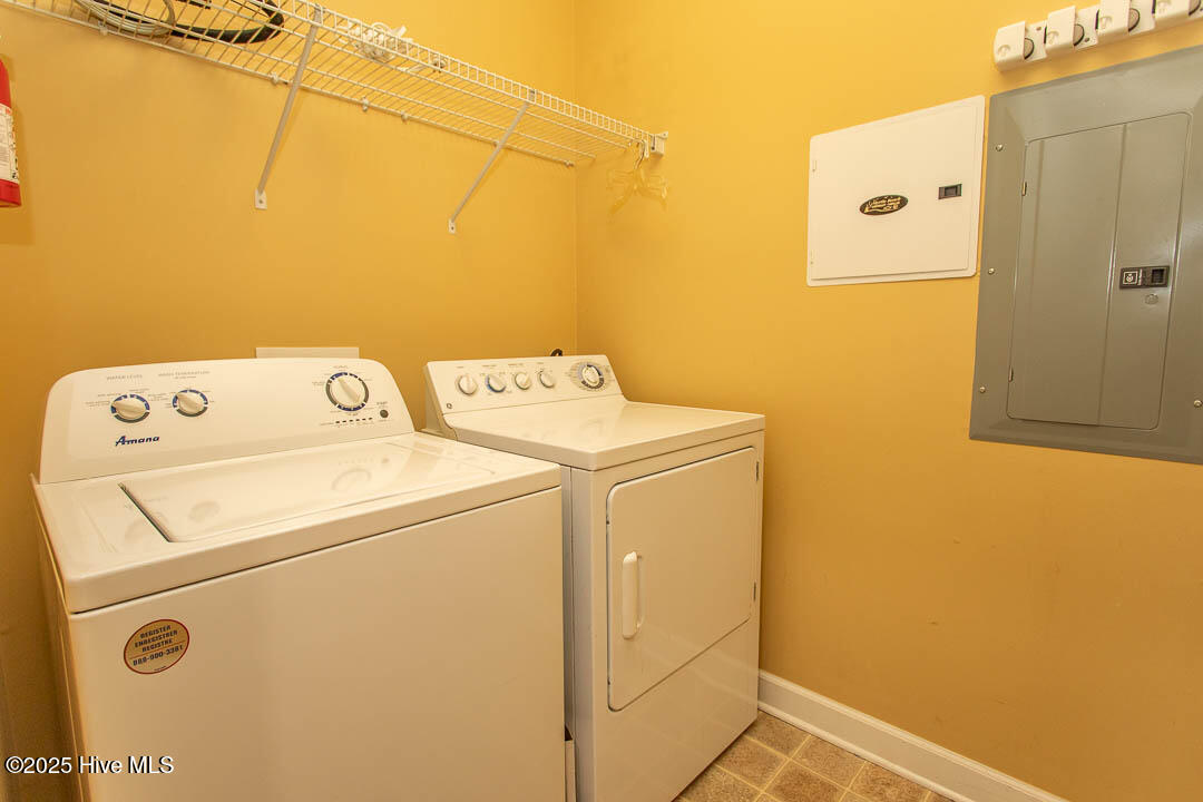 100532415 | Photo 33