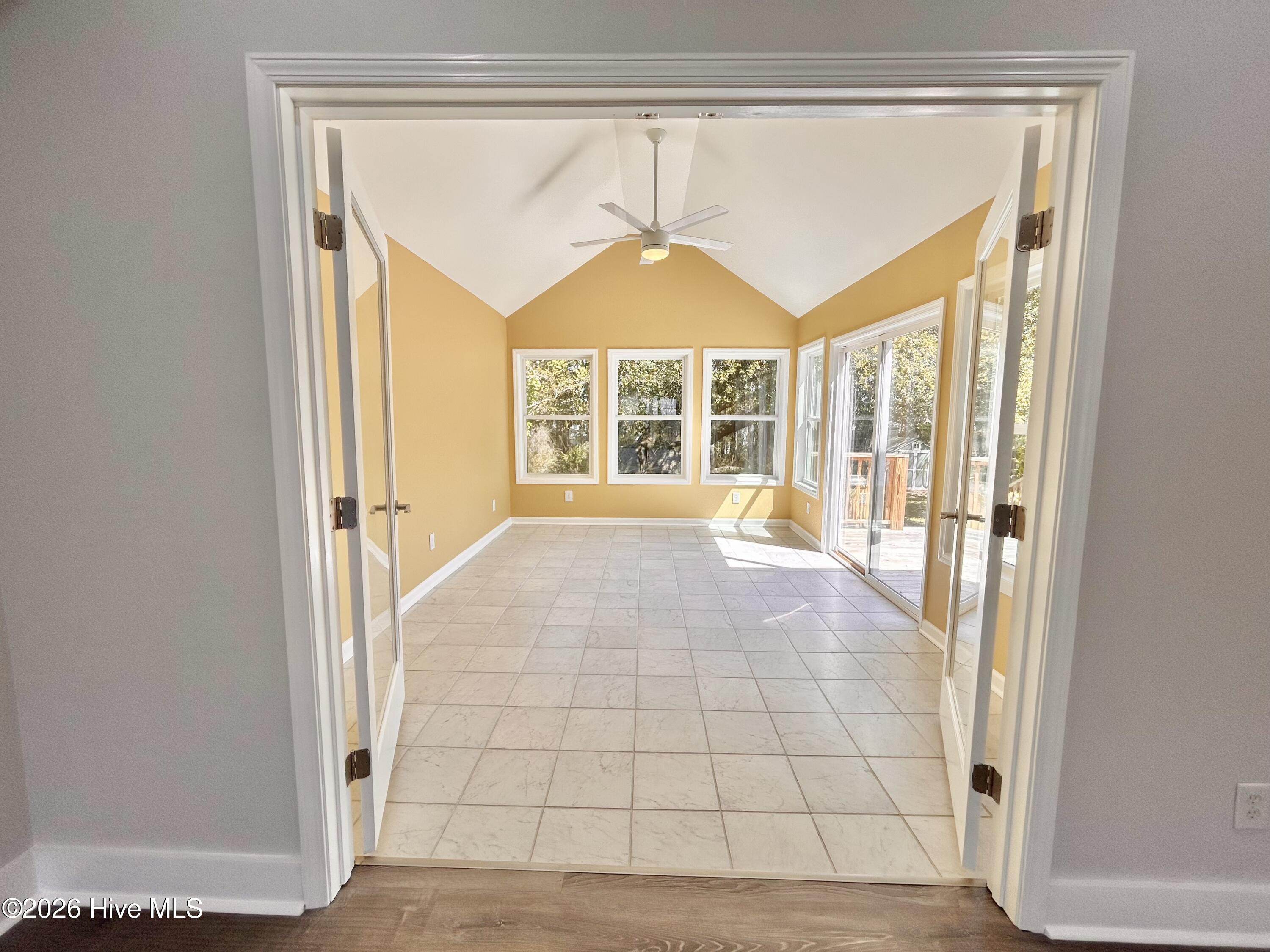 100564341 | Photo 41