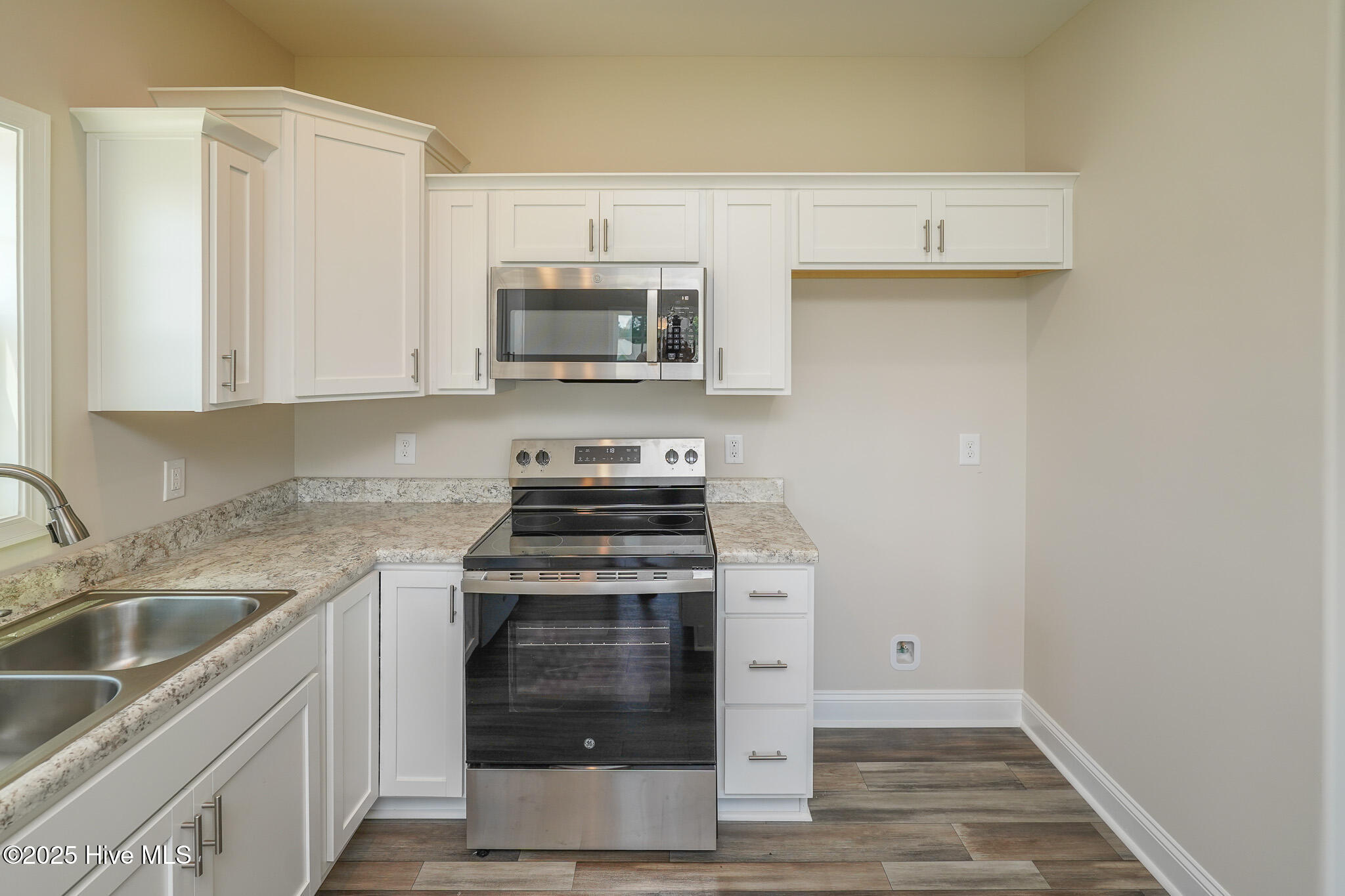 100488193 | Photo 32