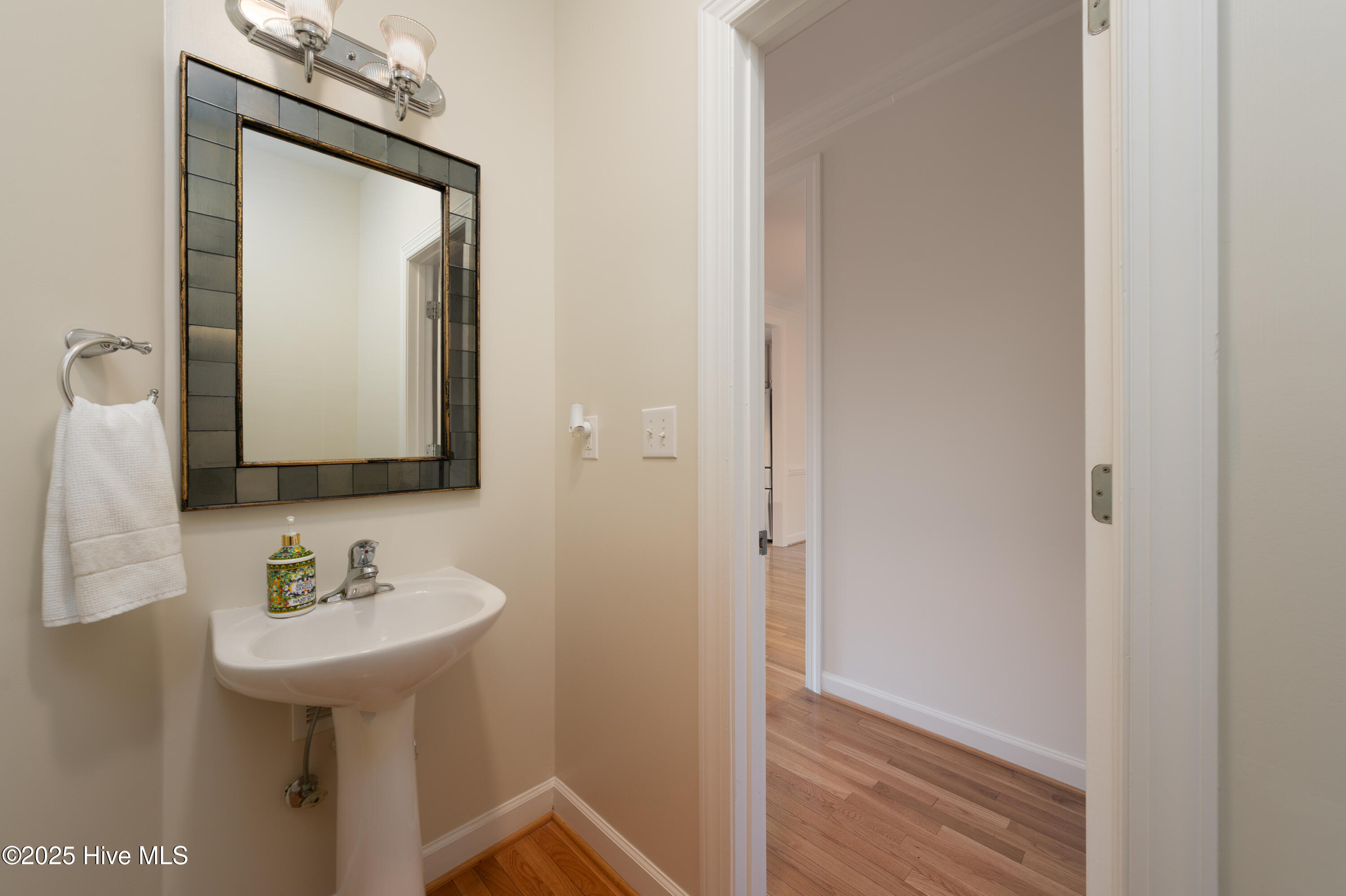 100497692 | Photo 18