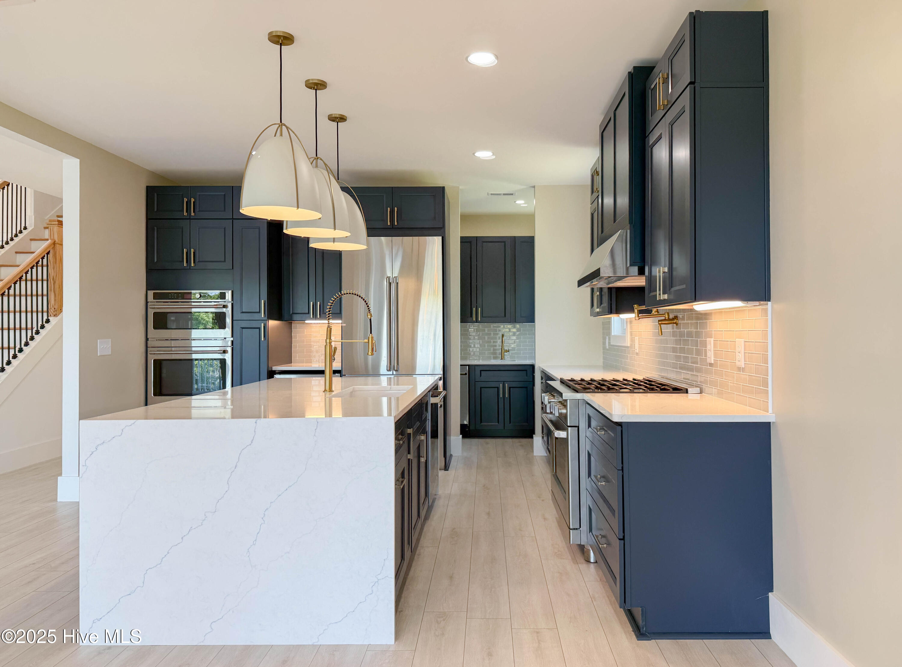 100539536 | Photo 123