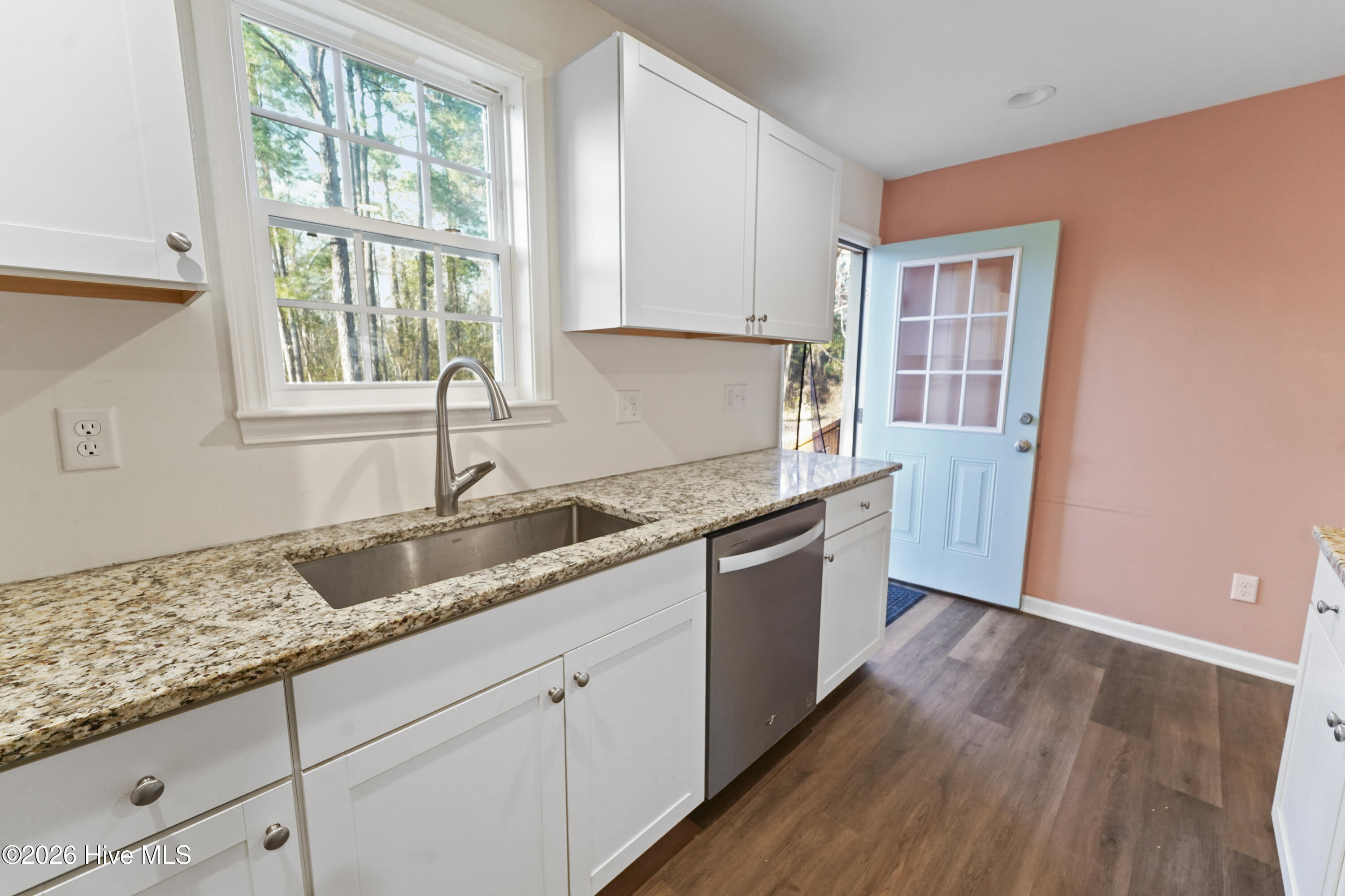 100548487 | Photo 17