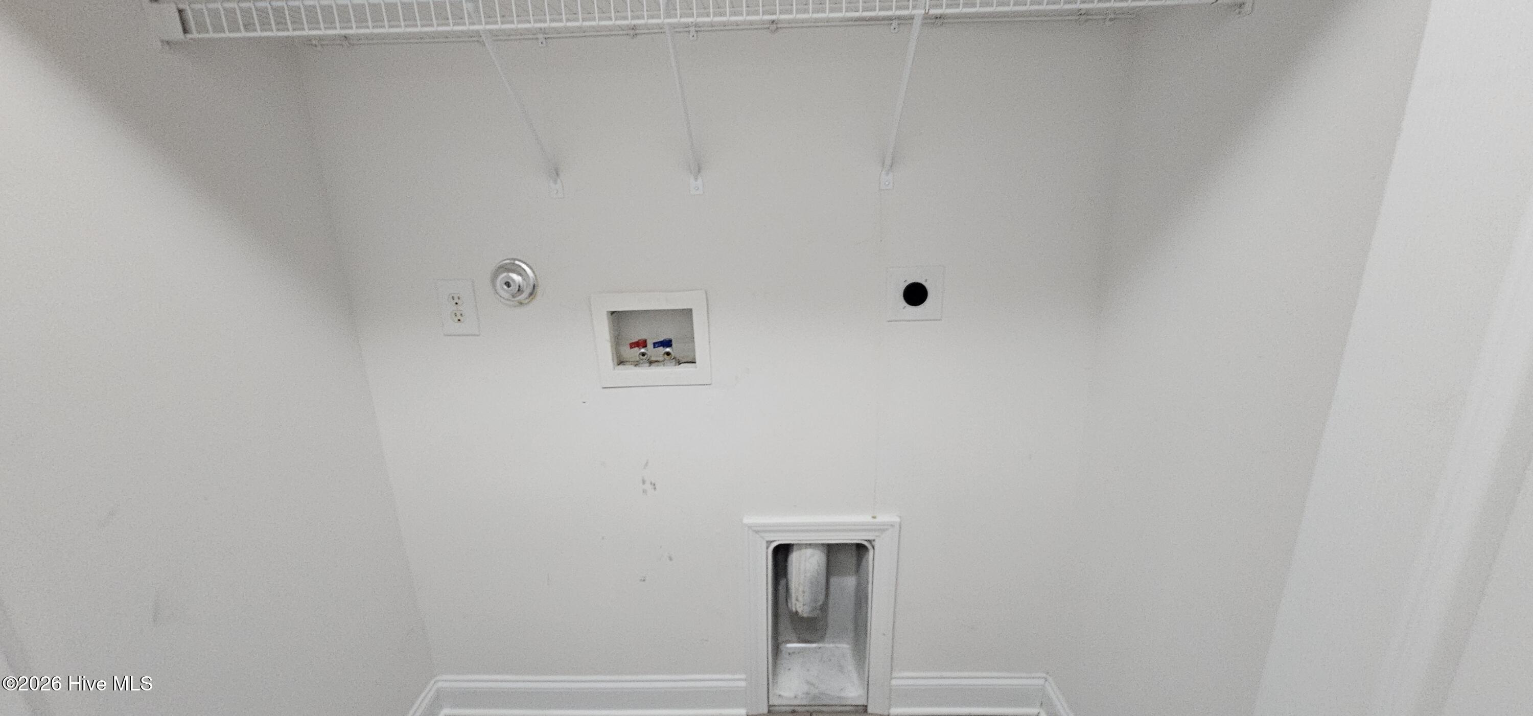 100548448 | Photo 35