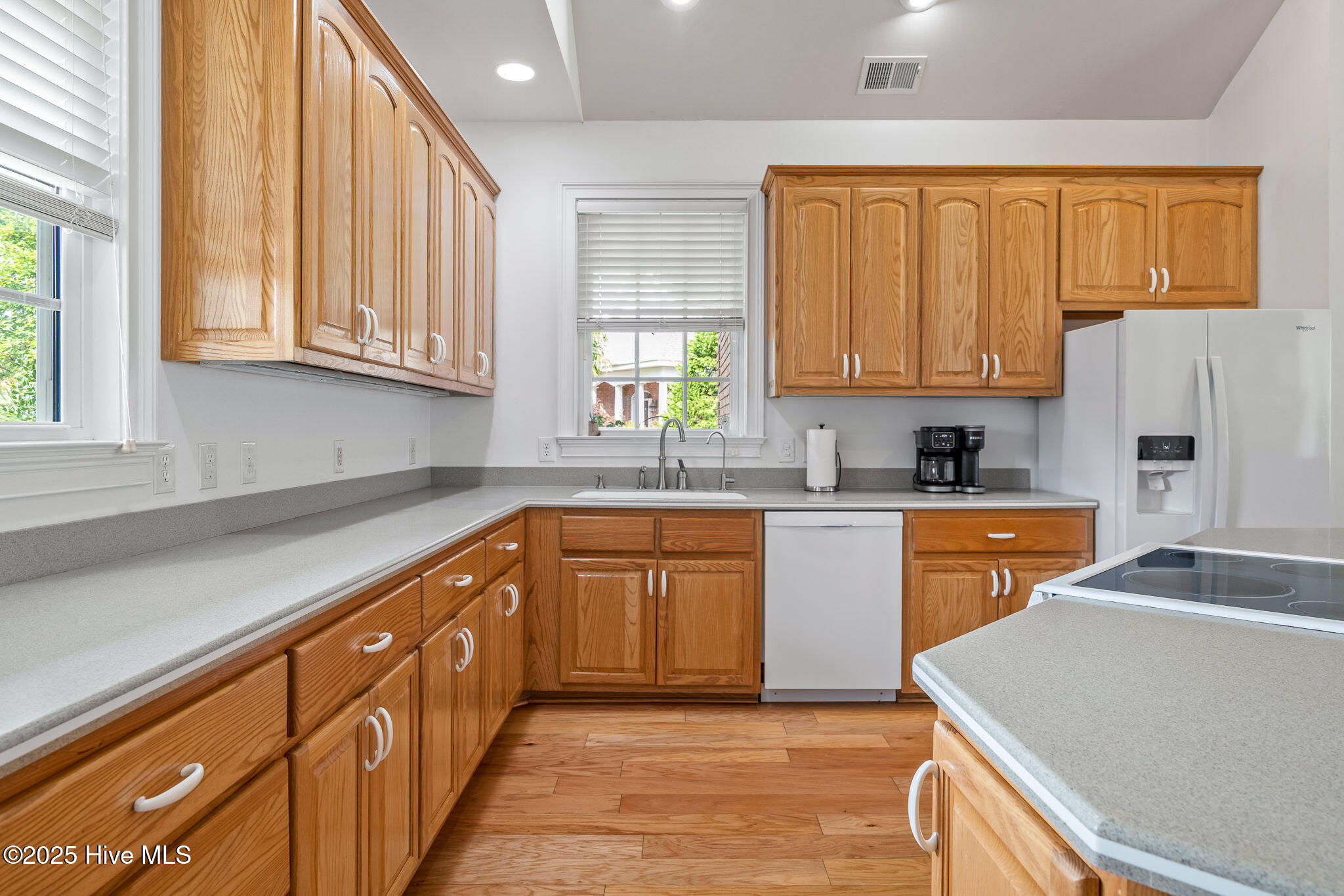 100528098 | Photo 12