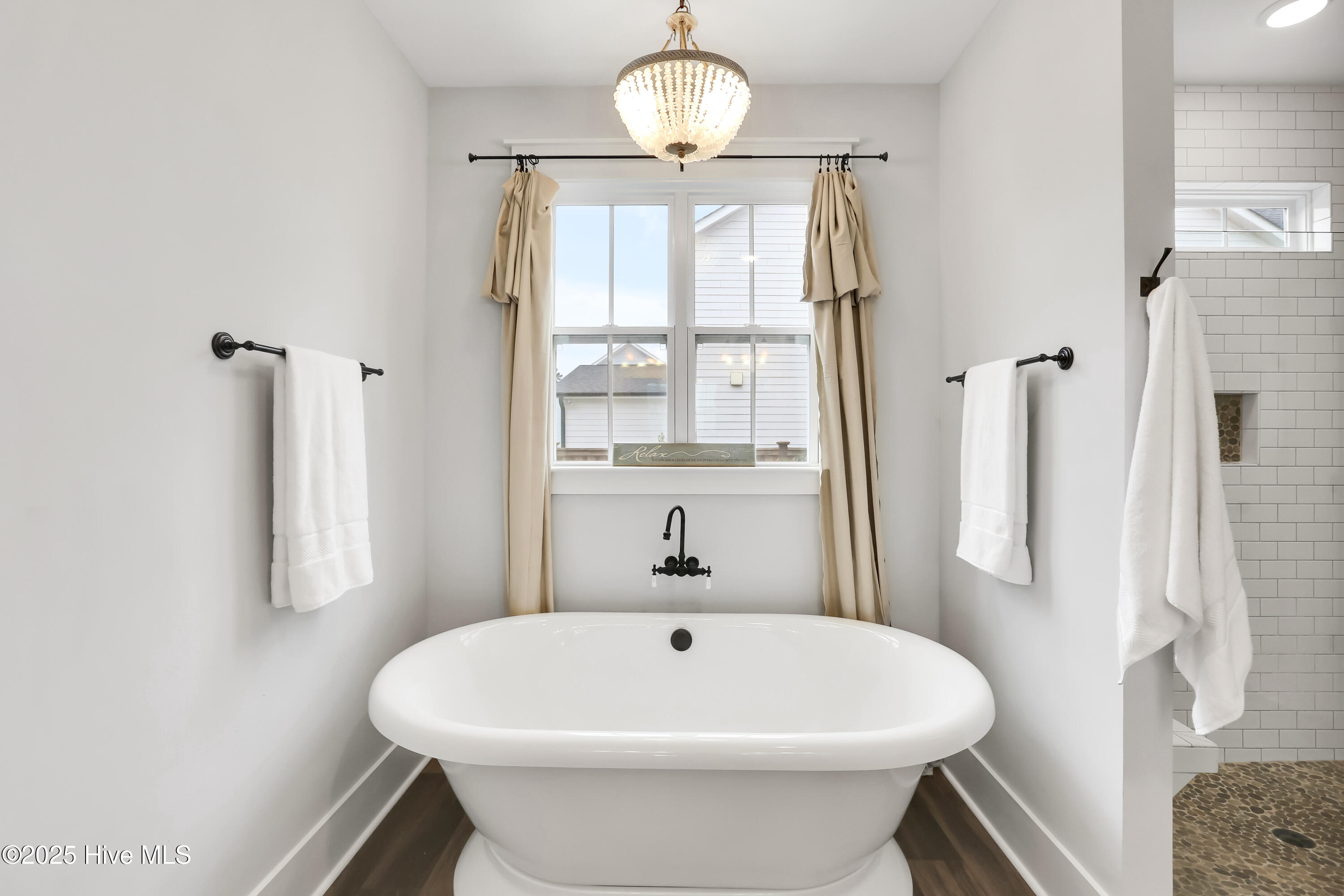 100544245 | Photo 24