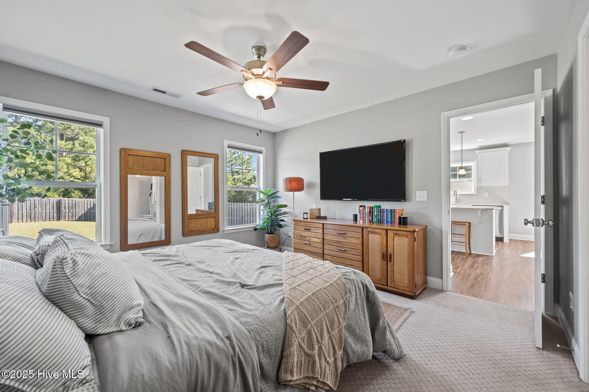 100536269 | Photo 24