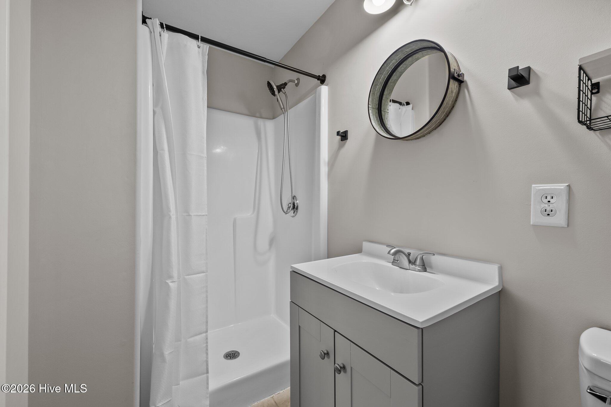 100566120 | Photo 35