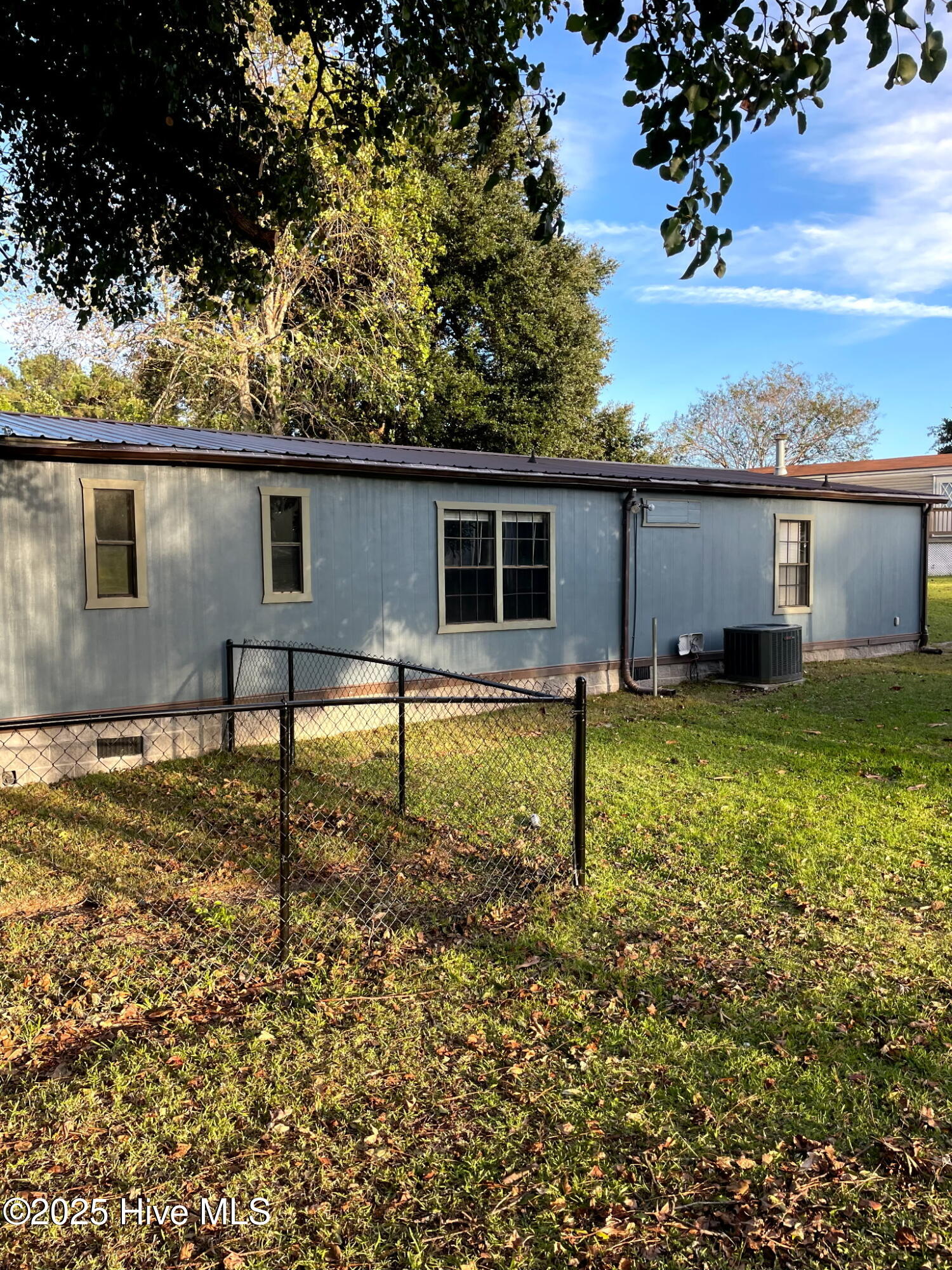 100540035 | Photo 24