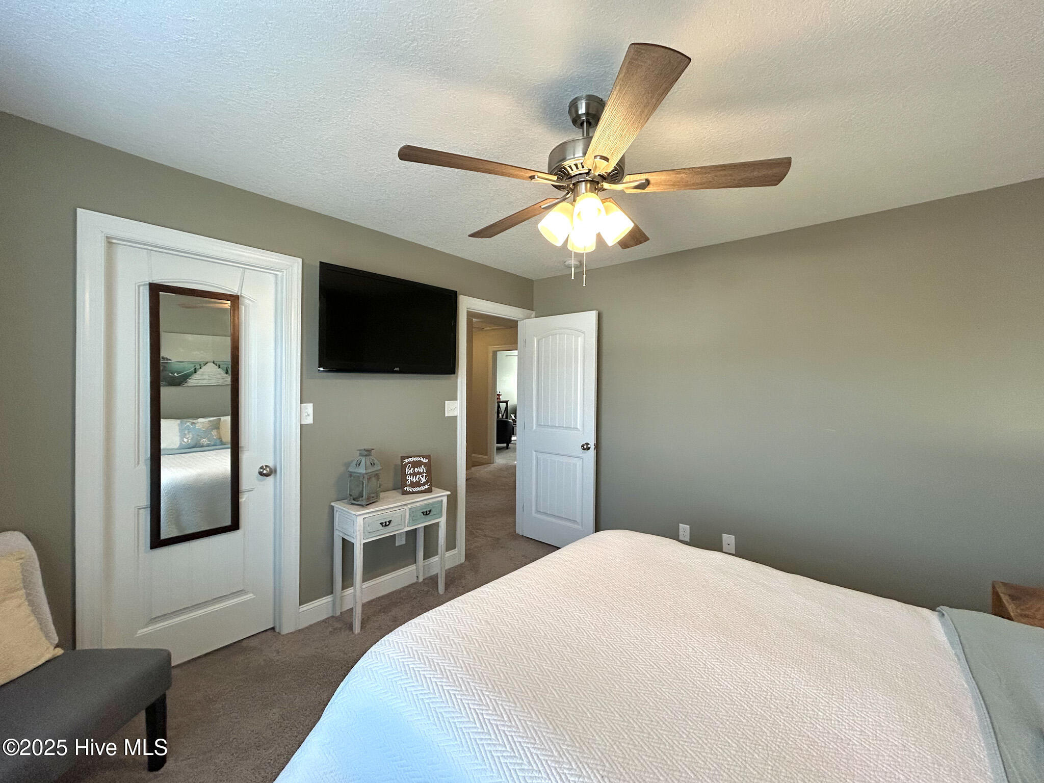 100545888 | Photo 46