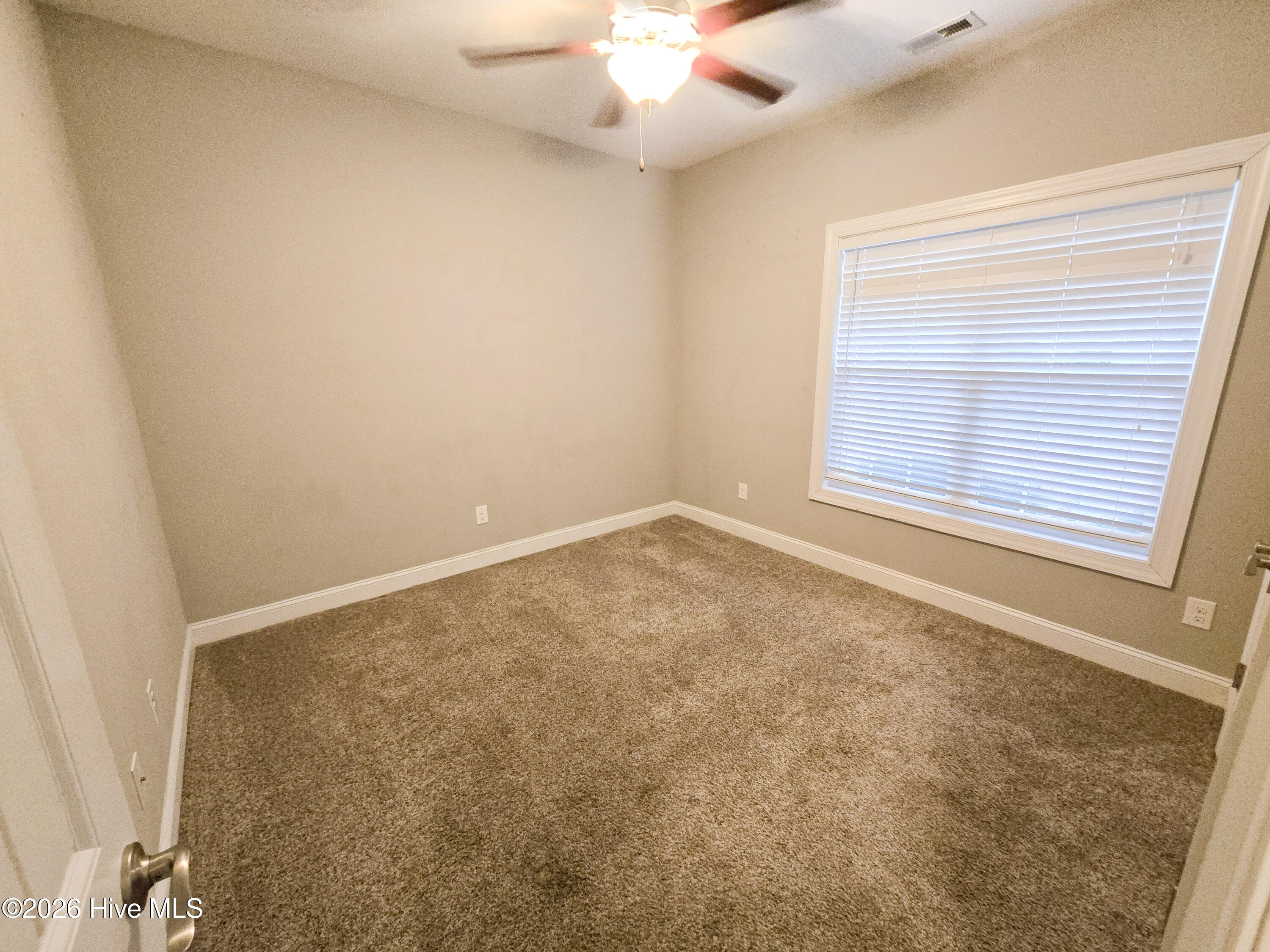 100549826 | Photo 18