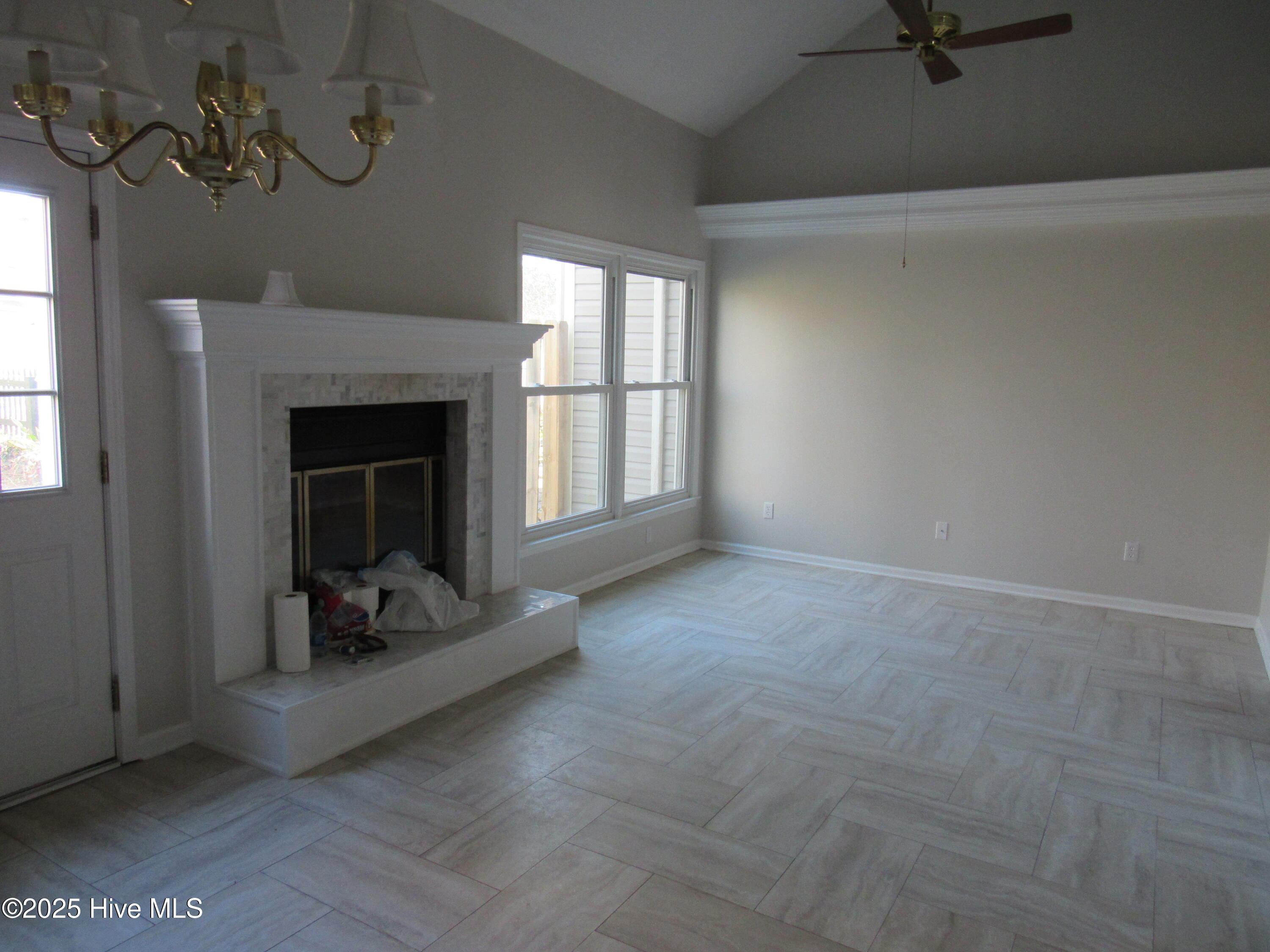 100547003 | Photo 15