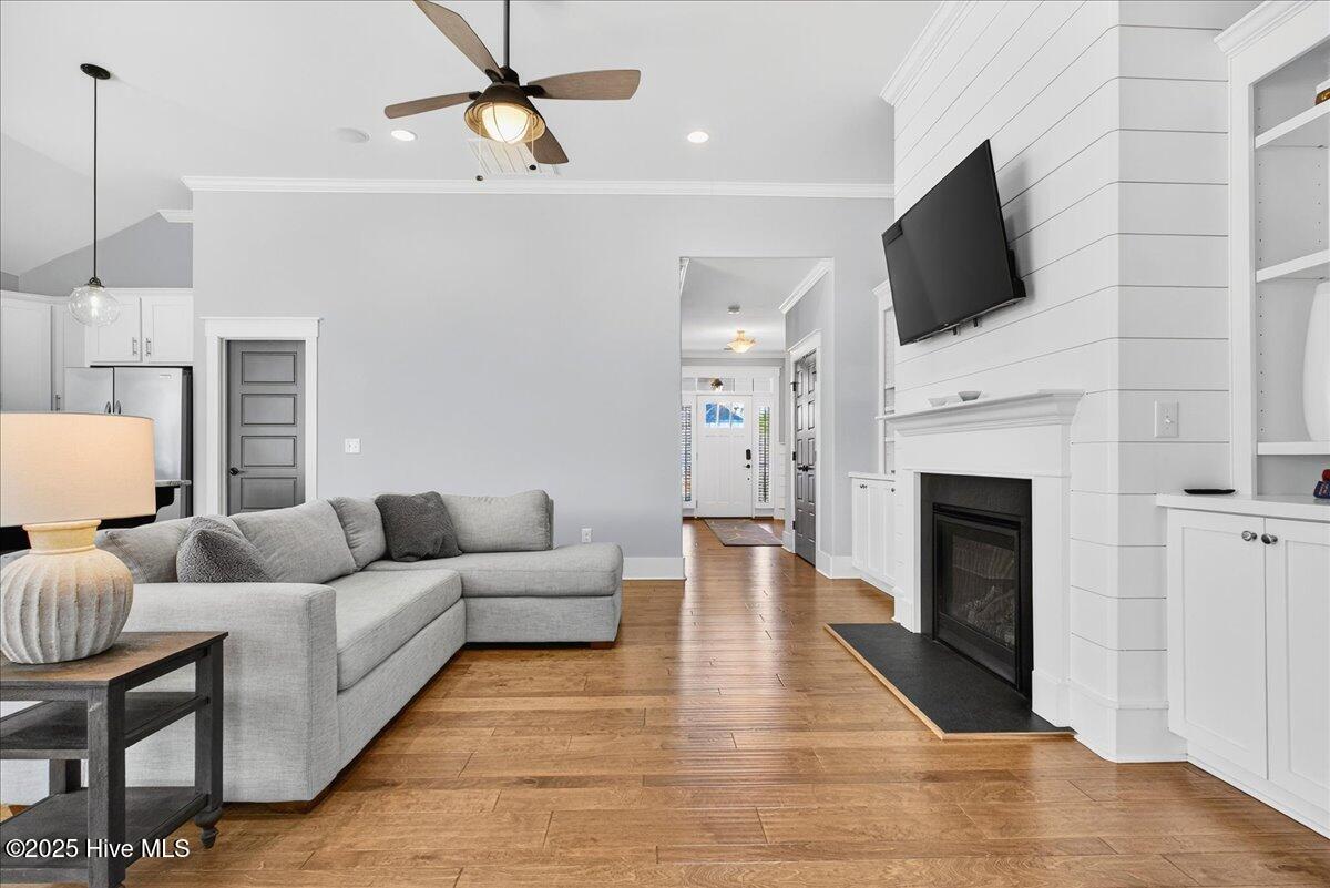 100541370 | Photo 16