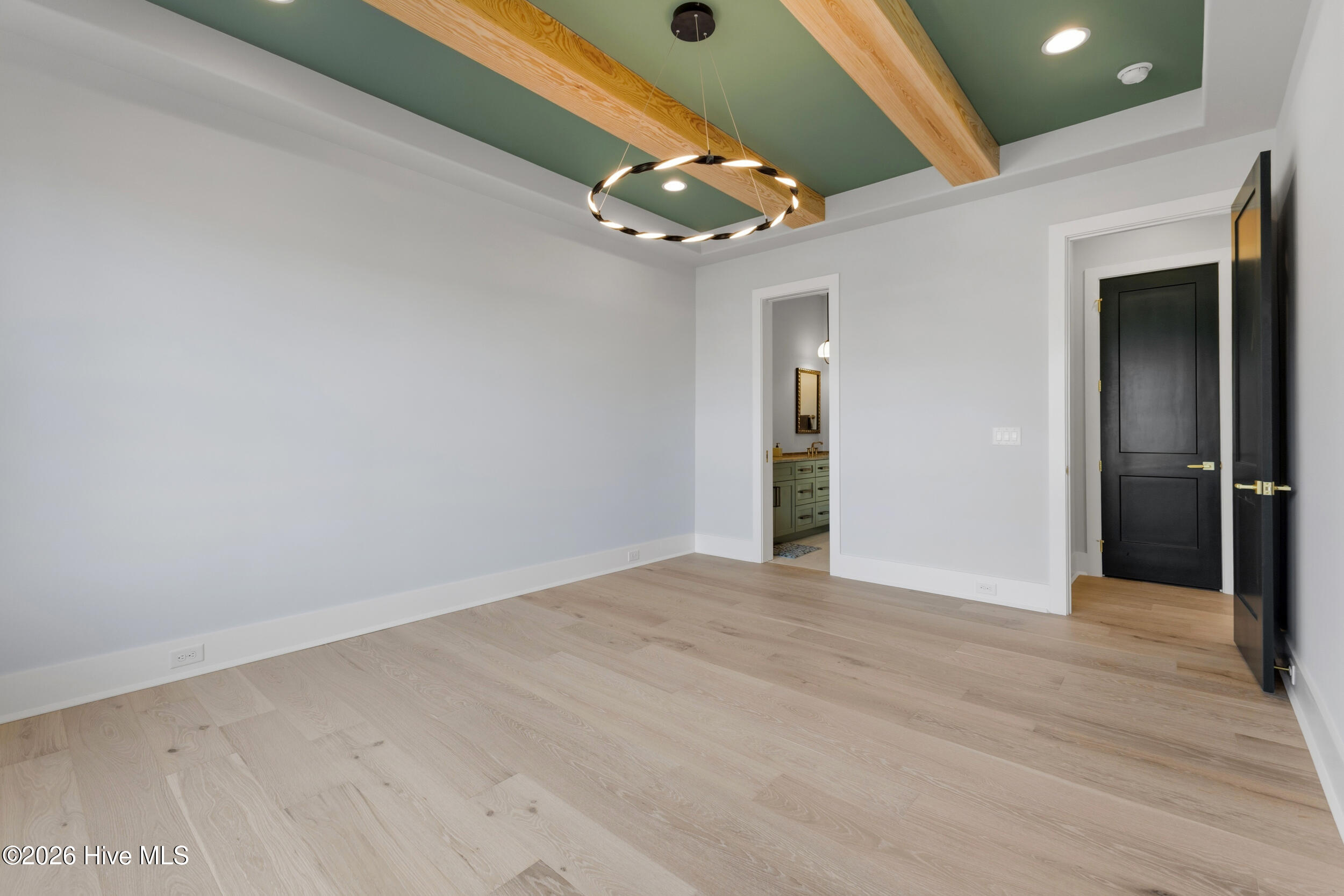 100556188 | Photo 20