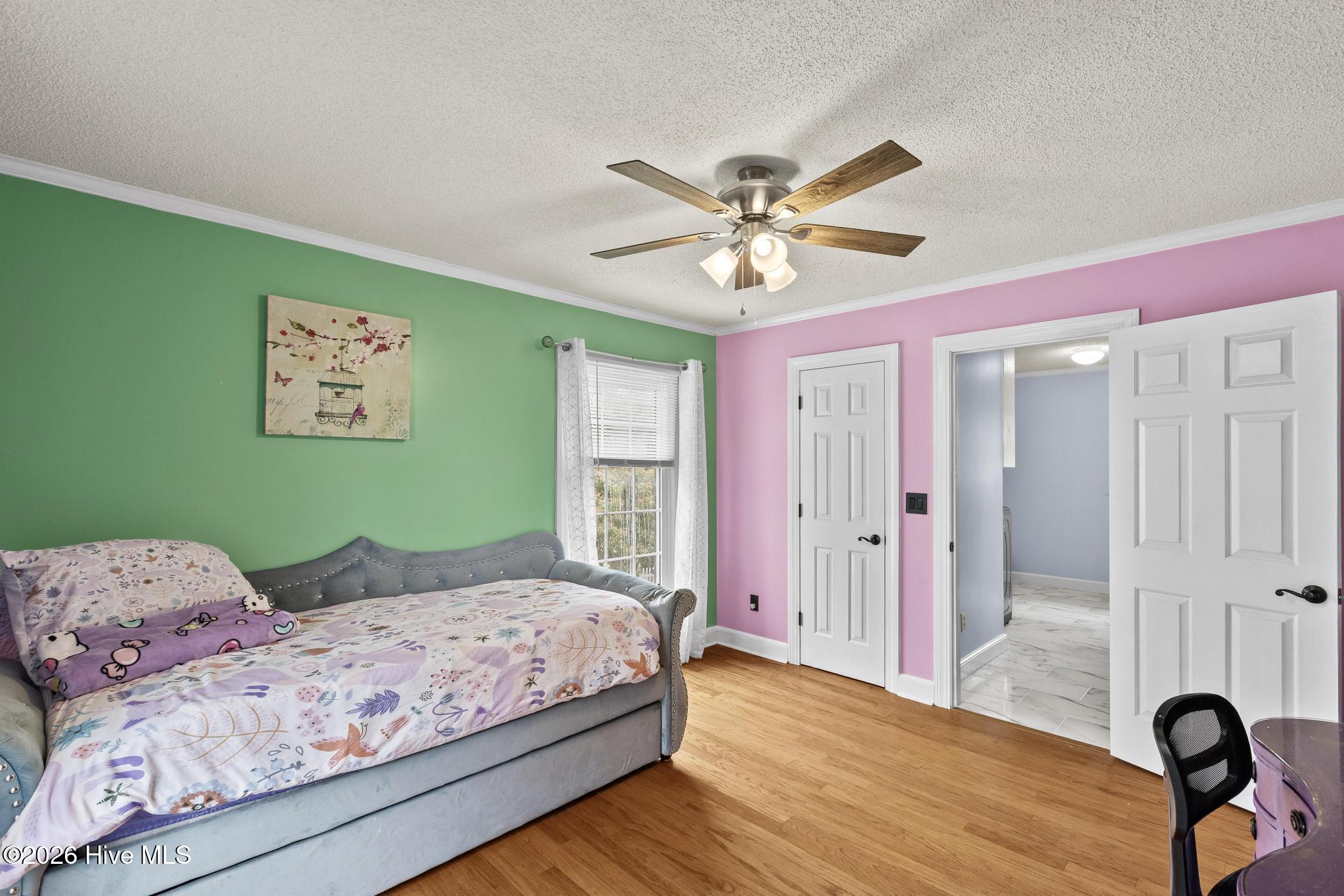 100563926 | Photo 35