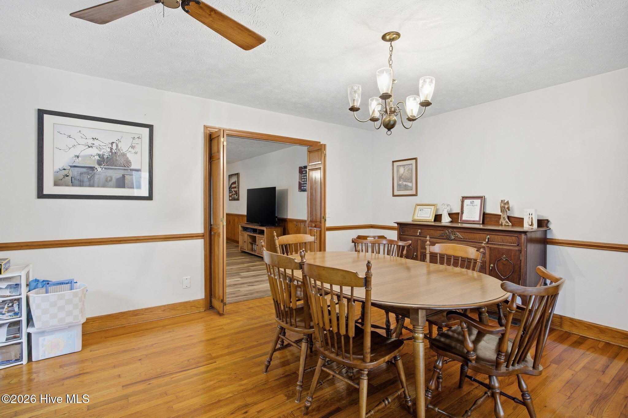 100570604 | Photo 14