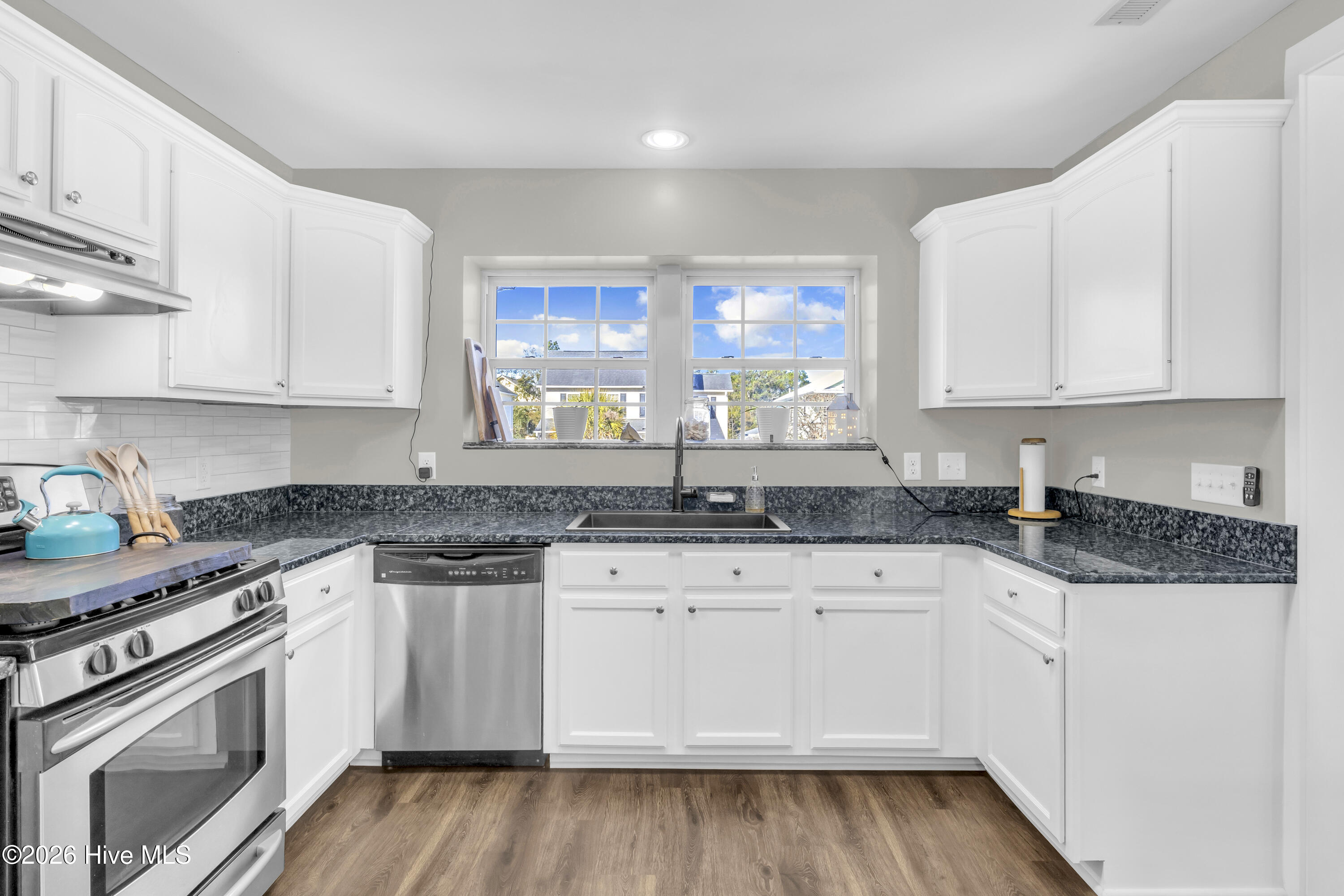 100561178 | Photo 41