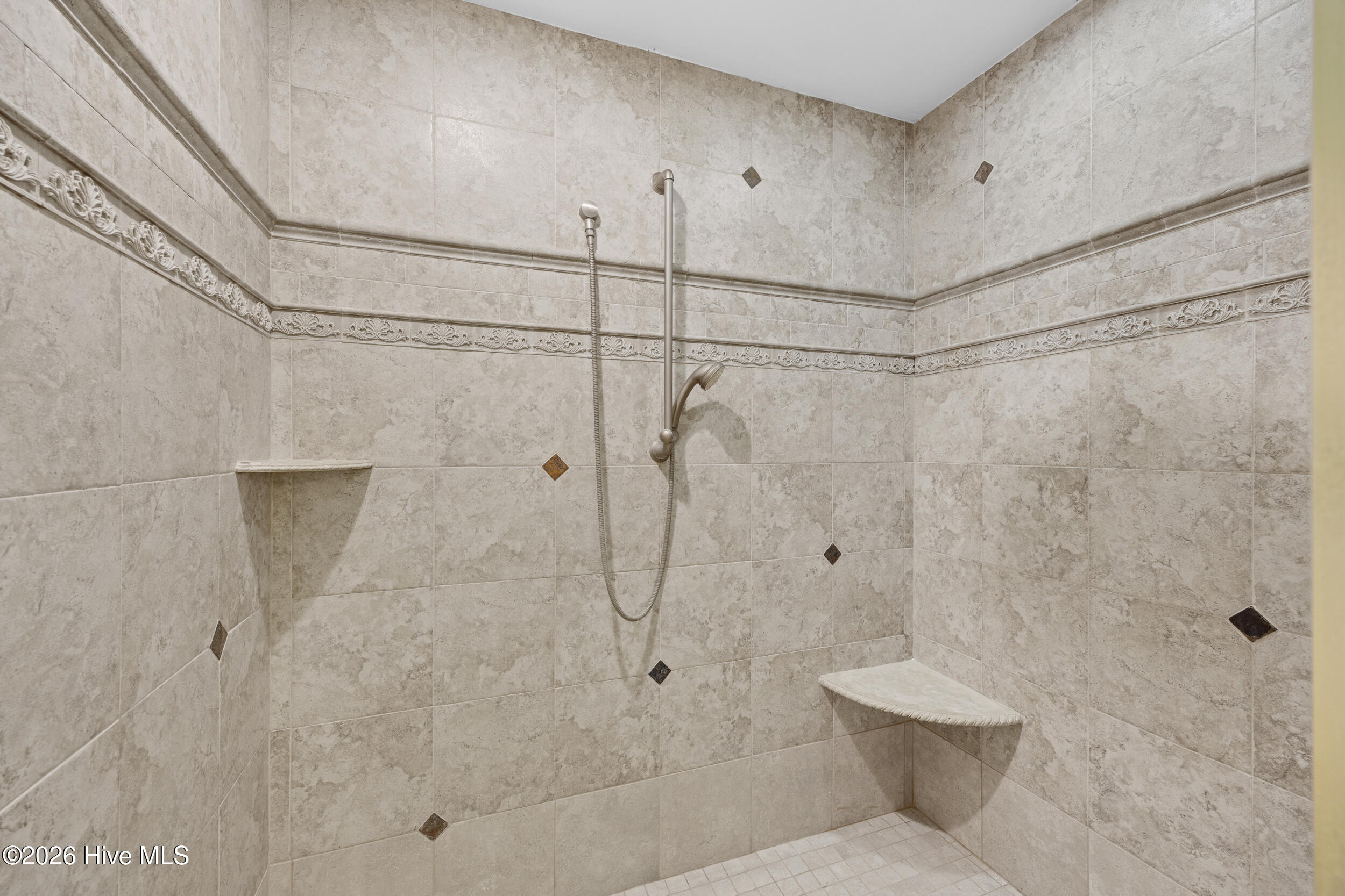 100555680 | Photo 41