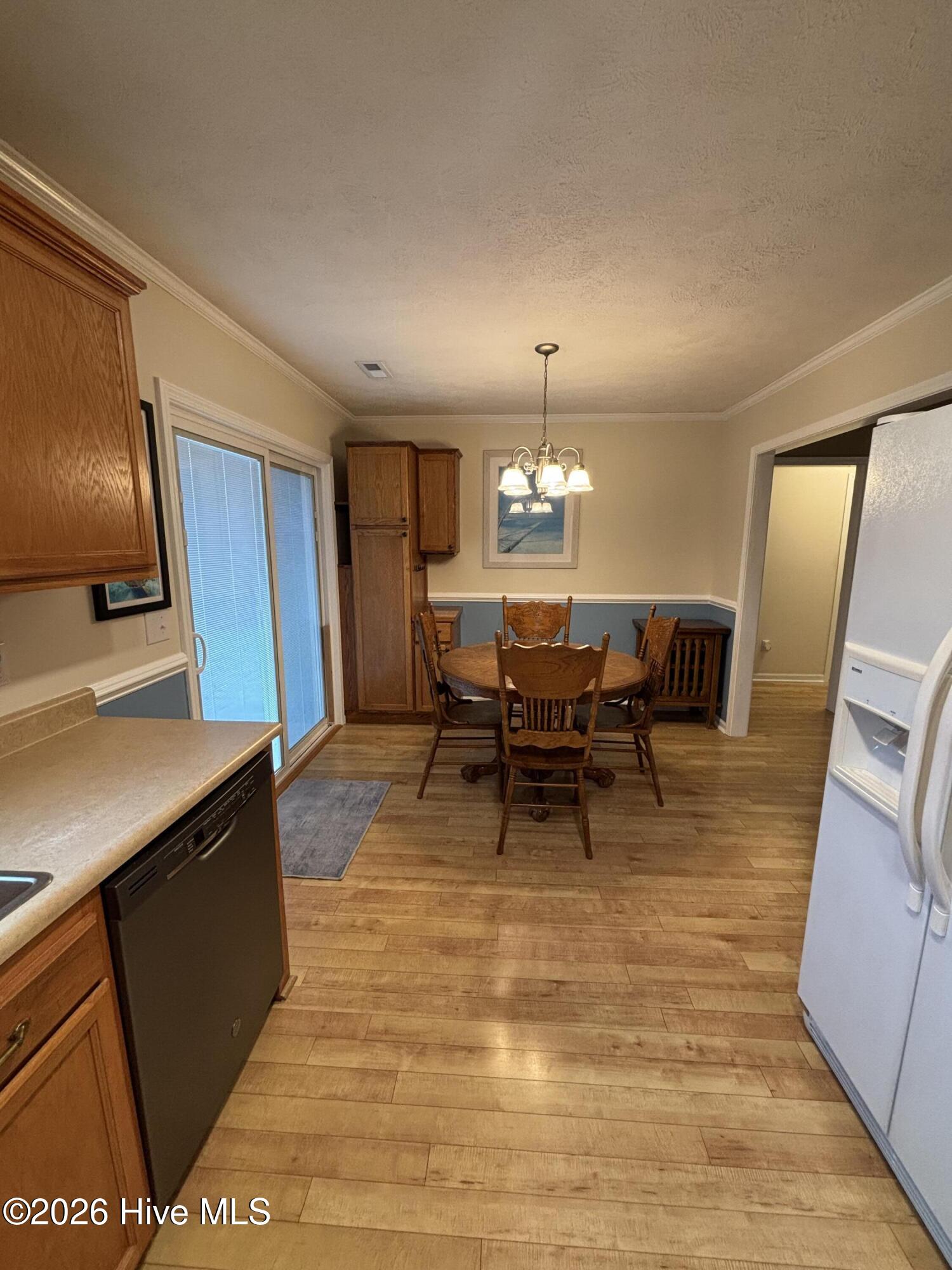 100561288 | Photo 18