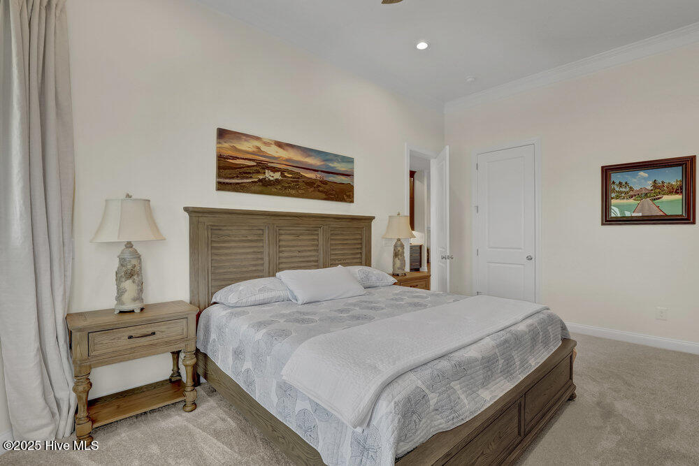 100499001 | Photo 33