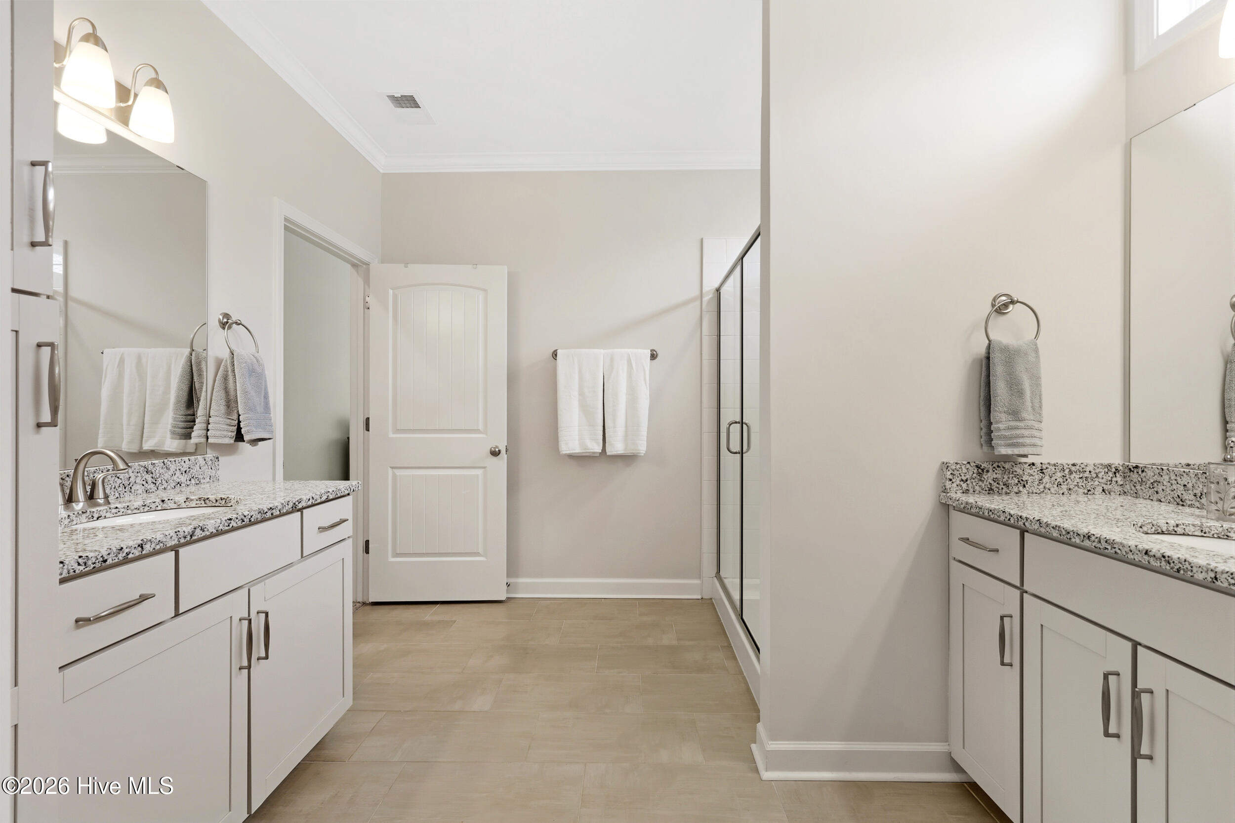 100570535 | Photo 28