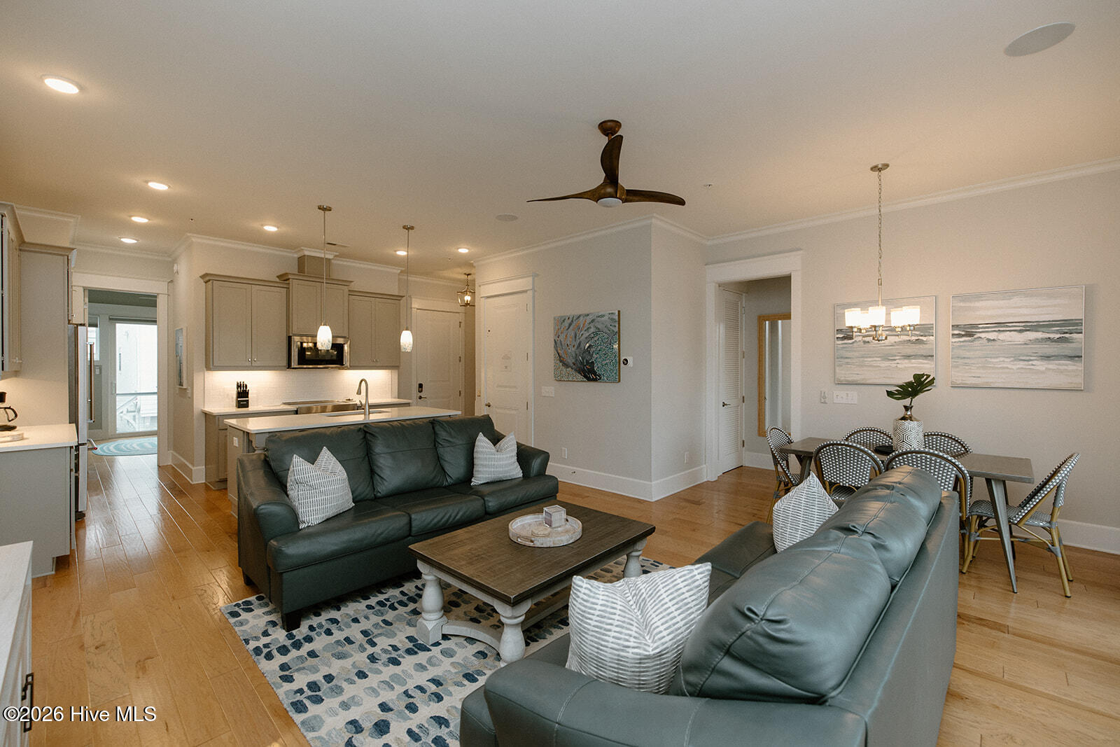 100550346 | Photo 18