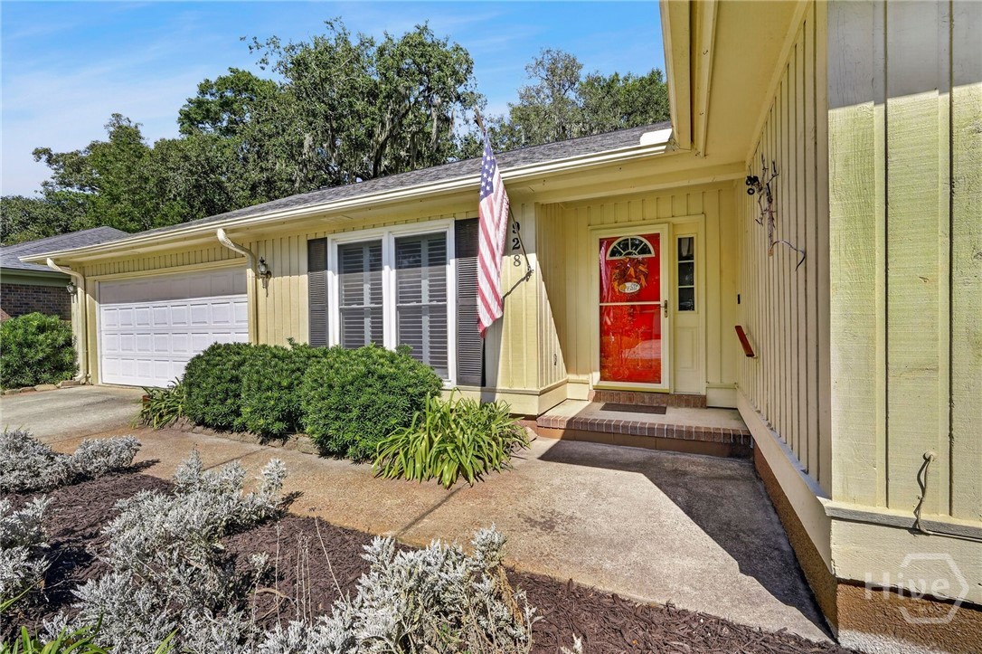 Photo 4 of Single family home for sale at 928 Moss Dr, Savannah, GA 31410 | MLS# SA365392 | Listing updated on 2026-10-10