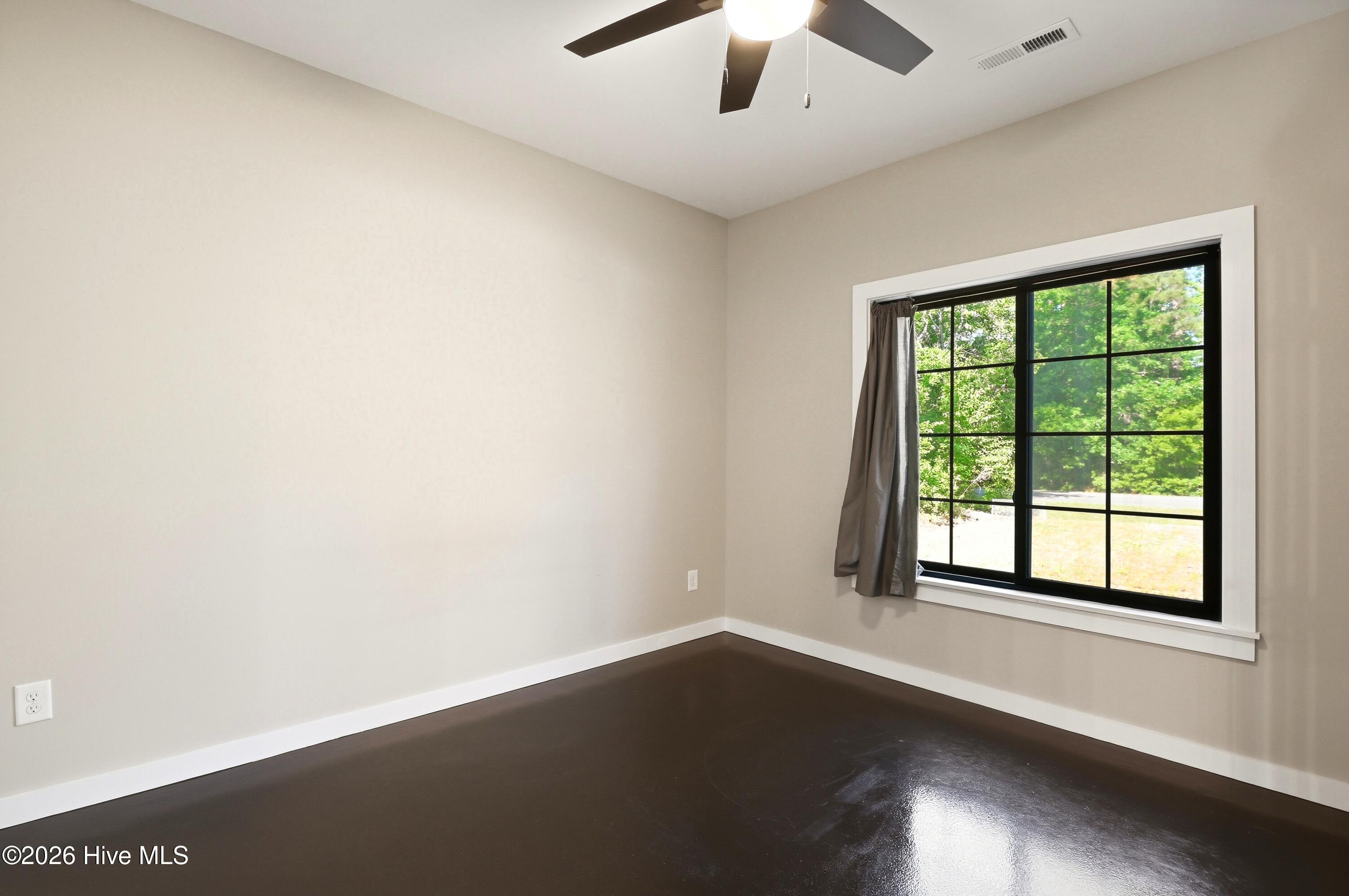 100570518 | Photo 16