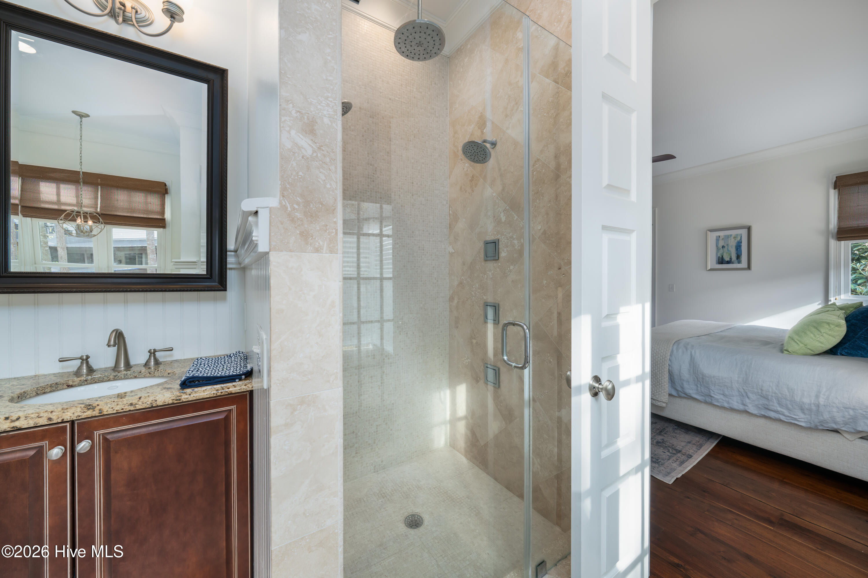 100549444 | Photo 33