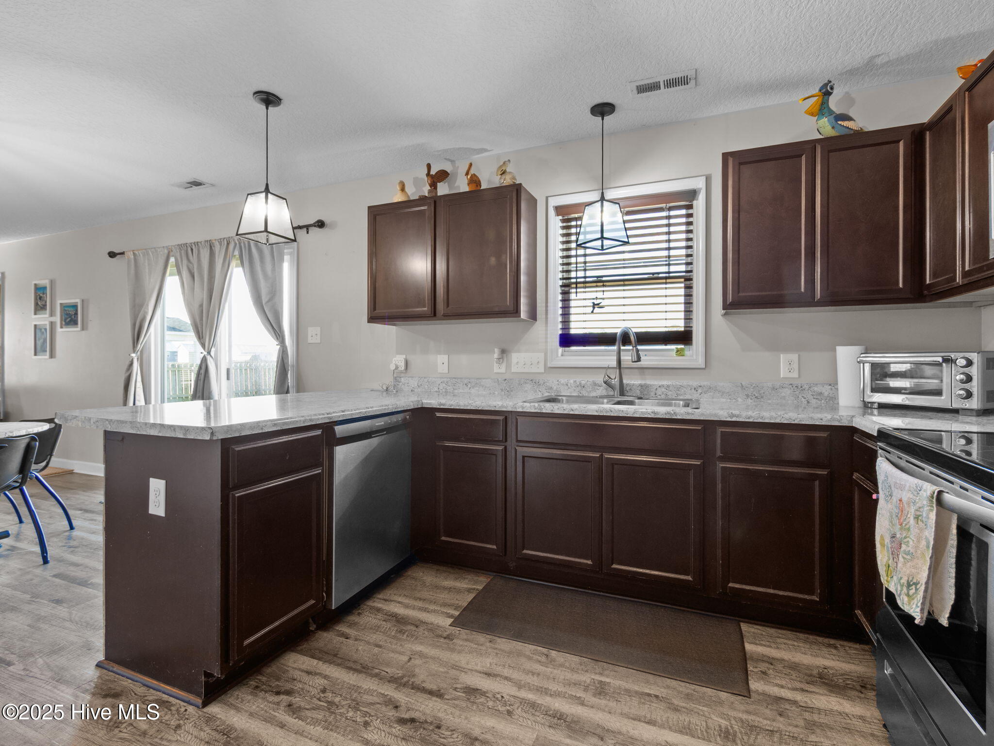 100534752 | Photo 12