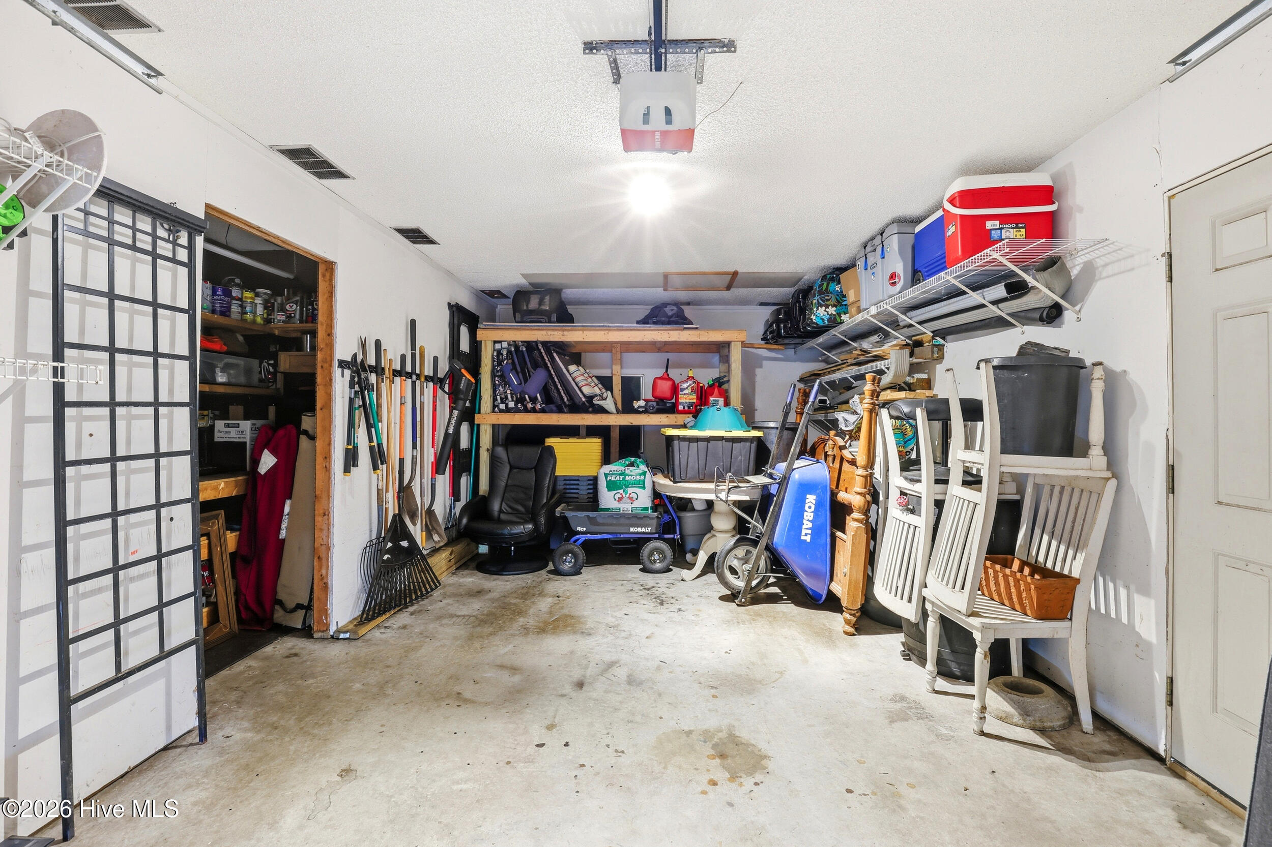 100569802 | Photo 45