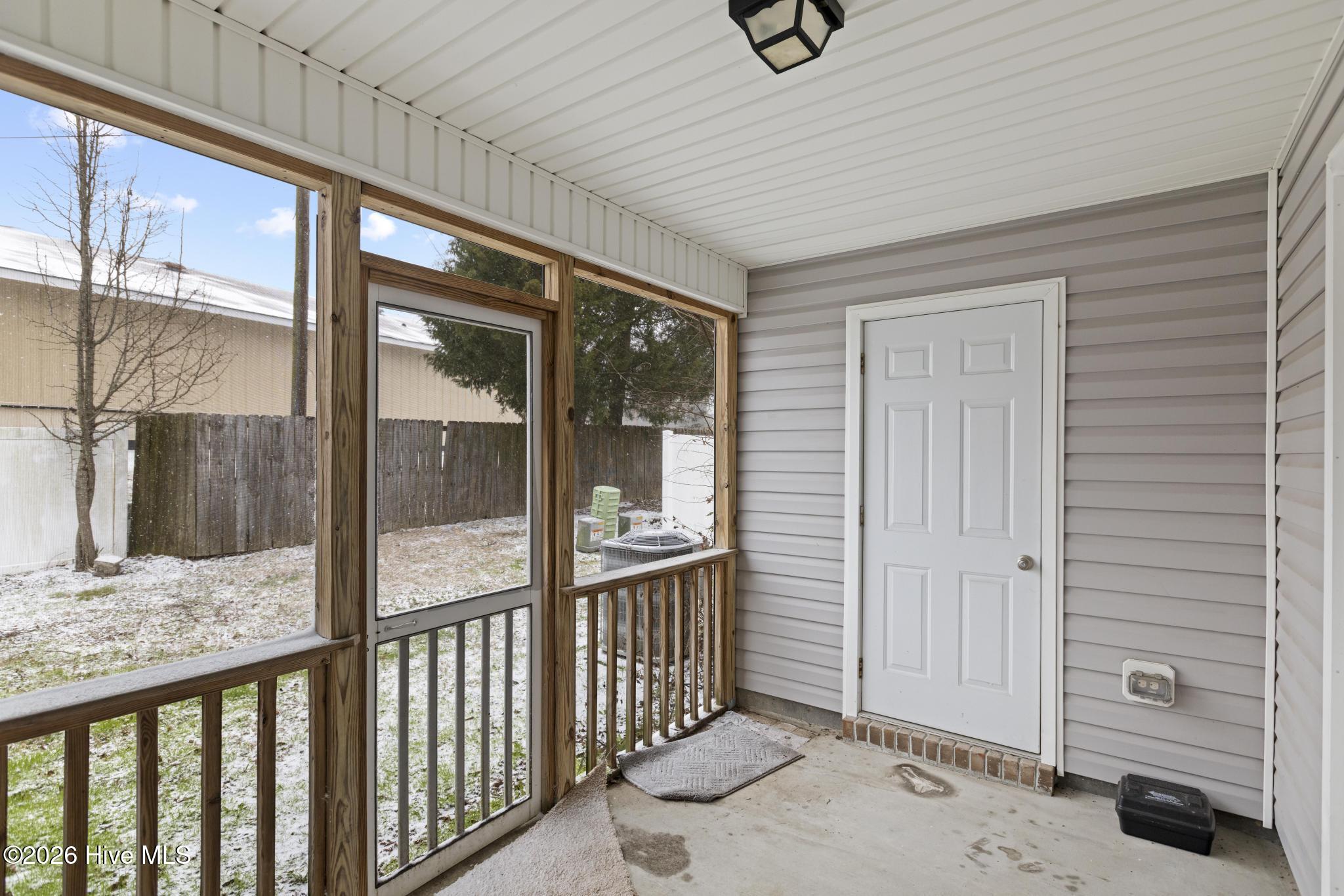 100564570 | Photo 25