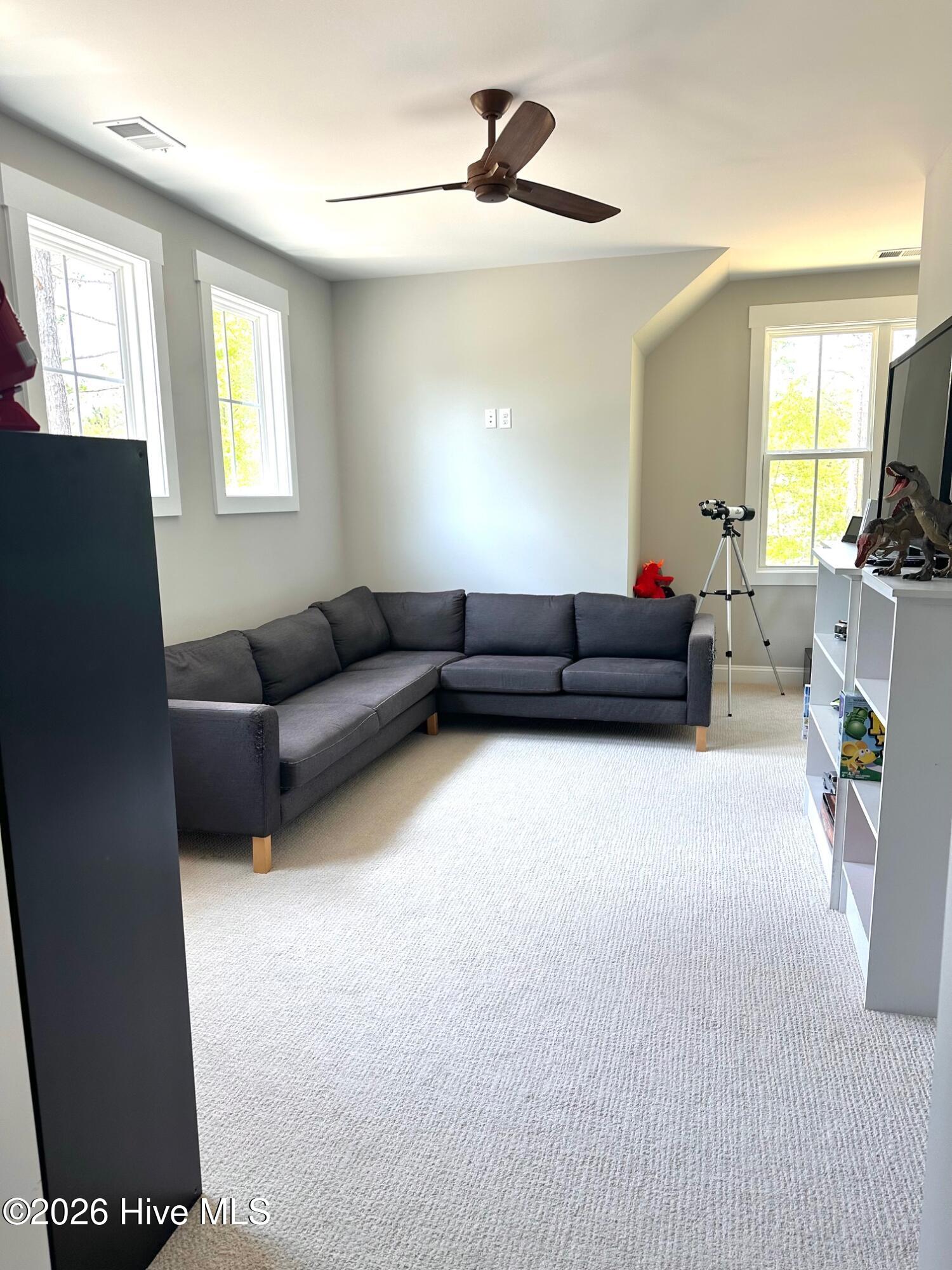 100565130 | Photo 46