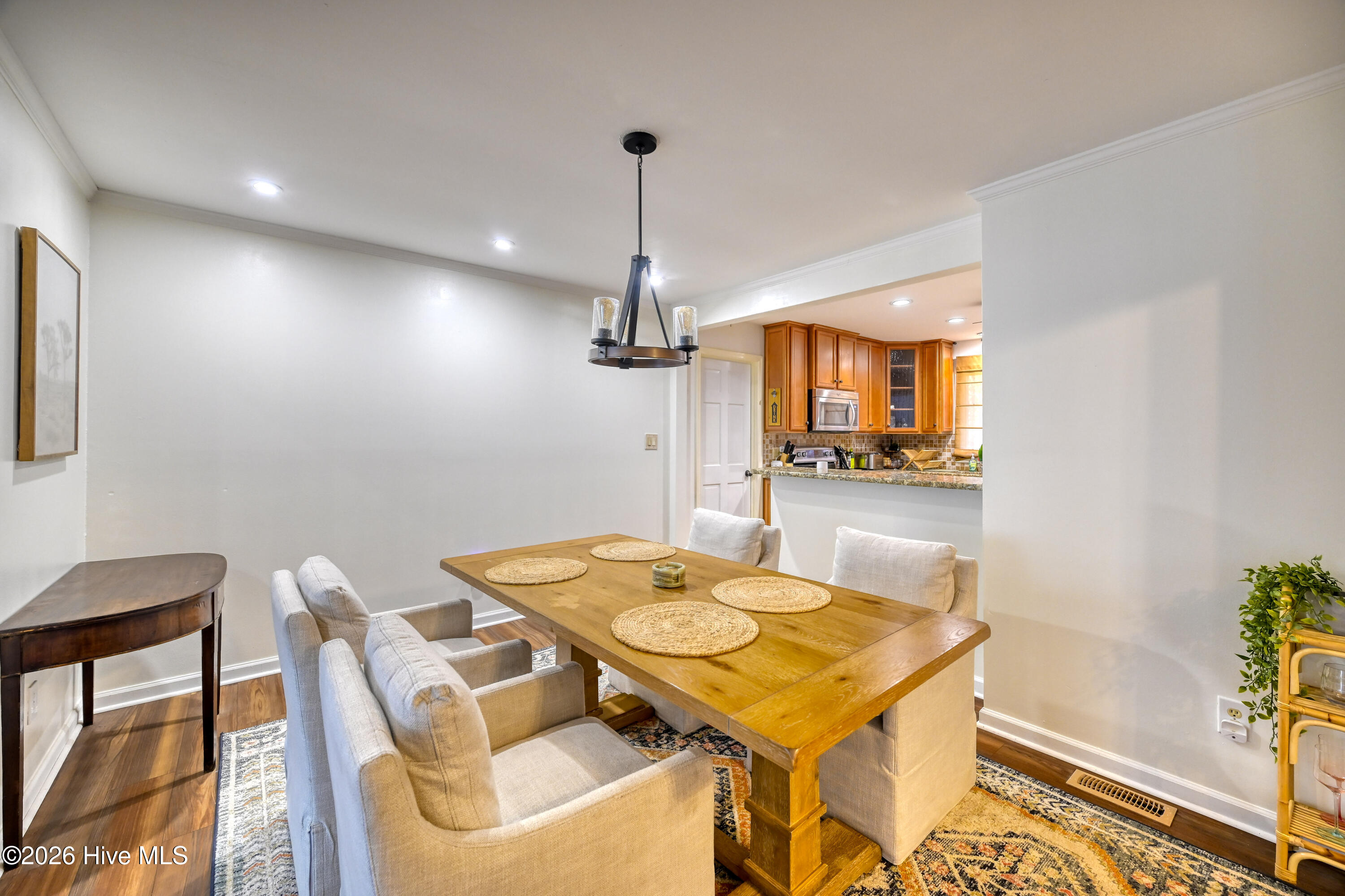 100562764 | Photo 11