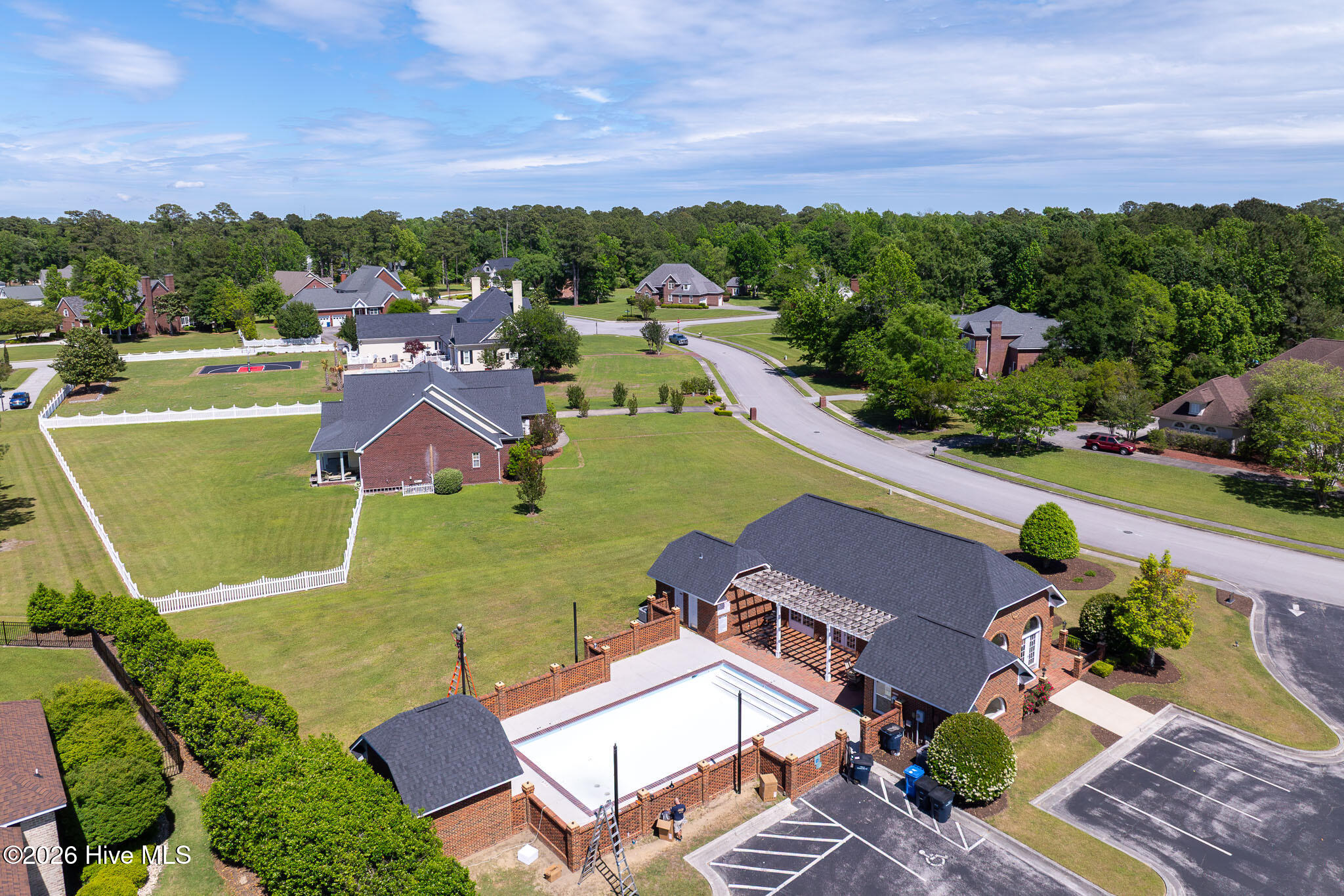 100570266 | Photo 85