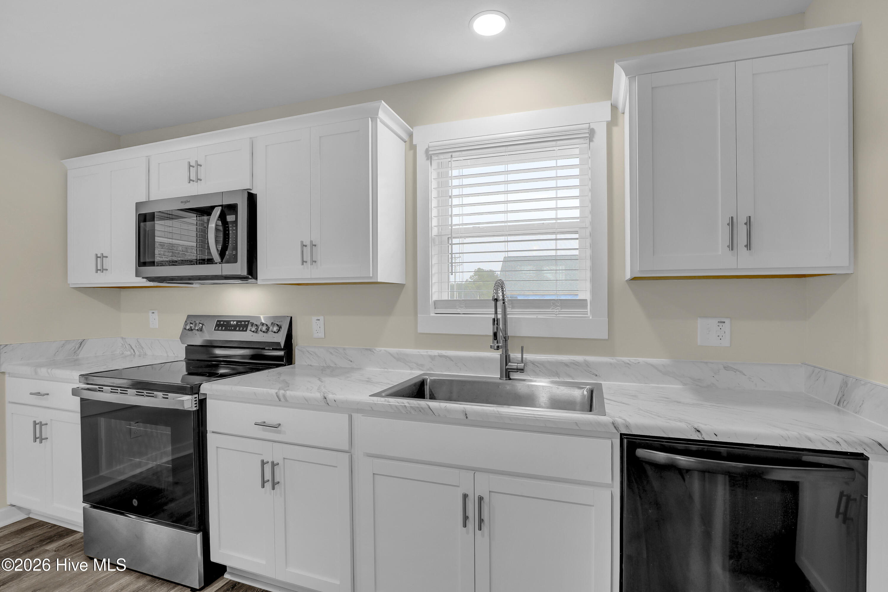 100564662 | Photo 11