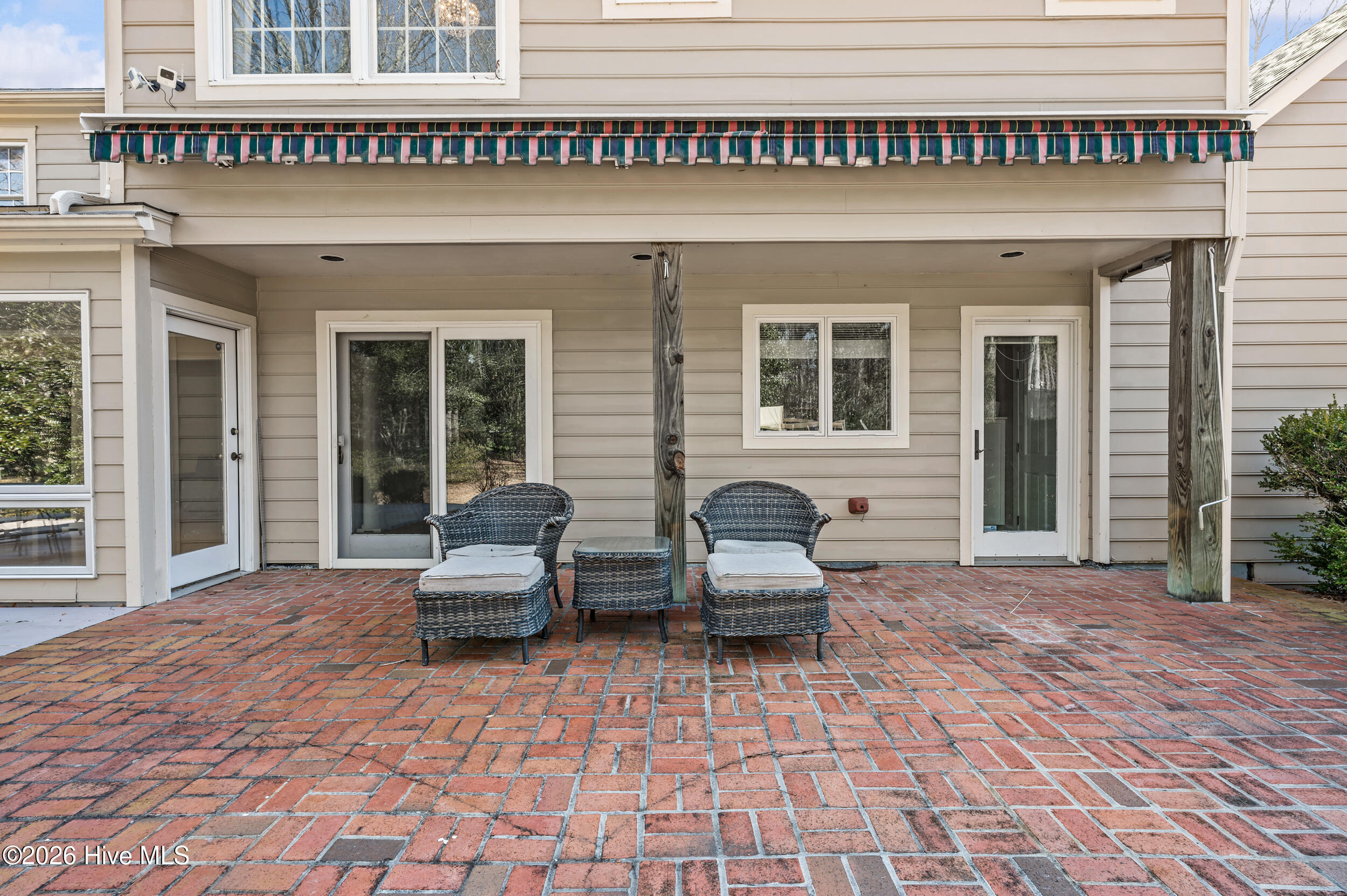 100554057 | Photo 54